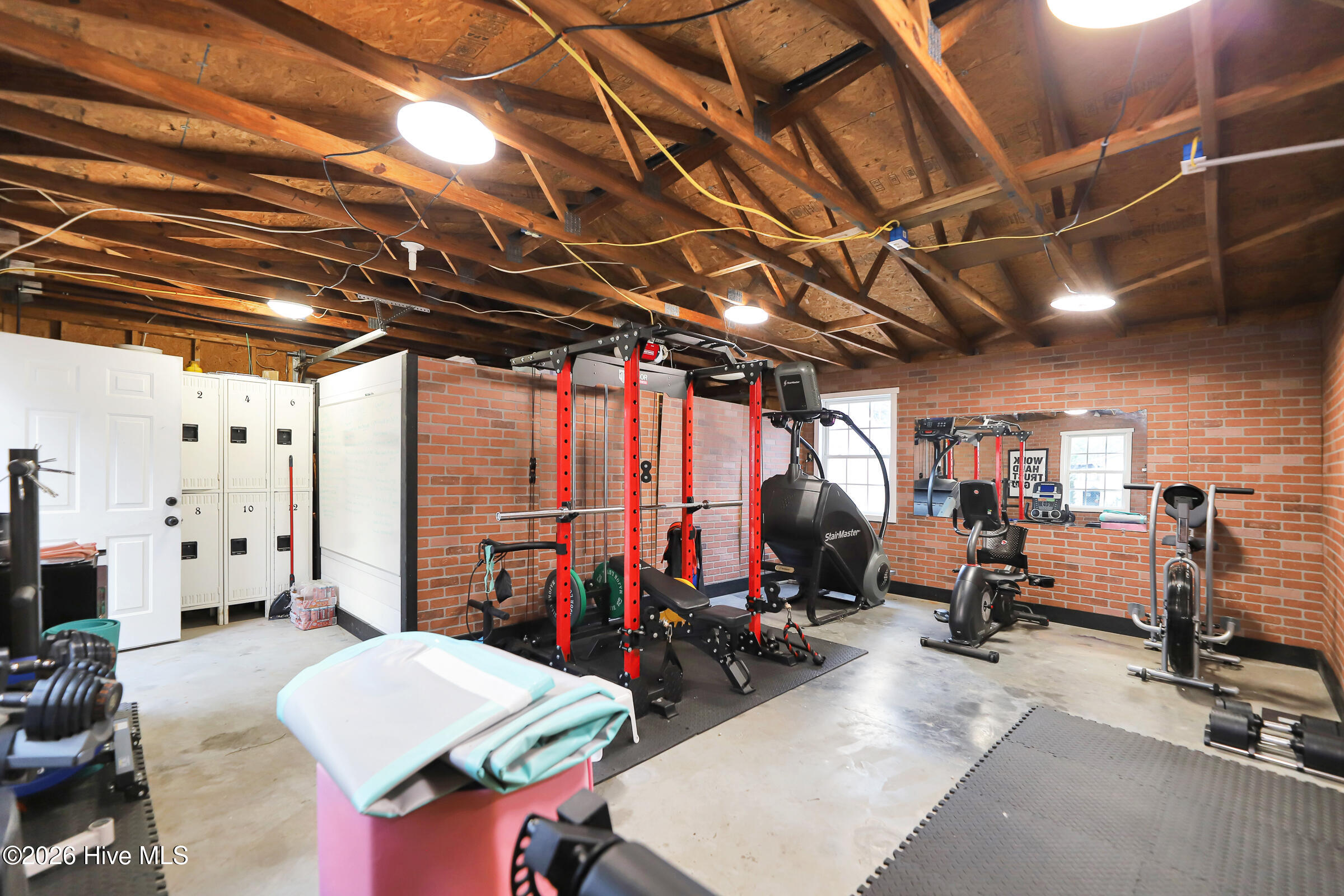 100560111 | Photo 45