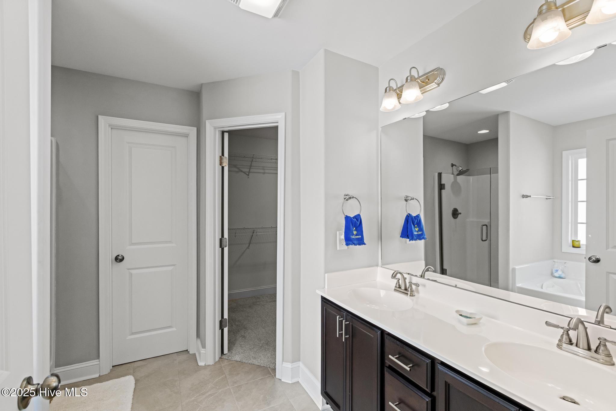 100528220 | Photo 25