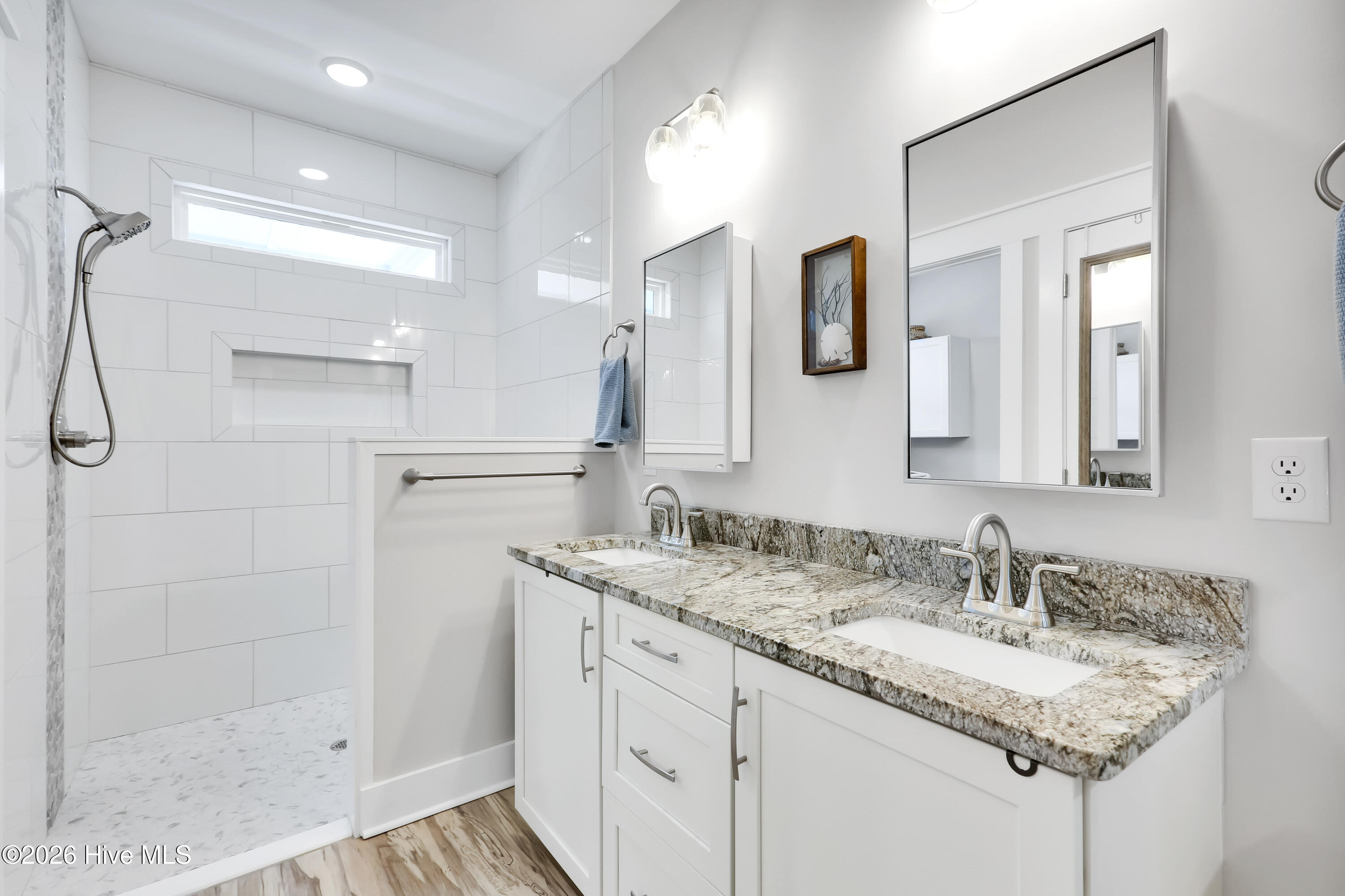 100564163 | Photo 19