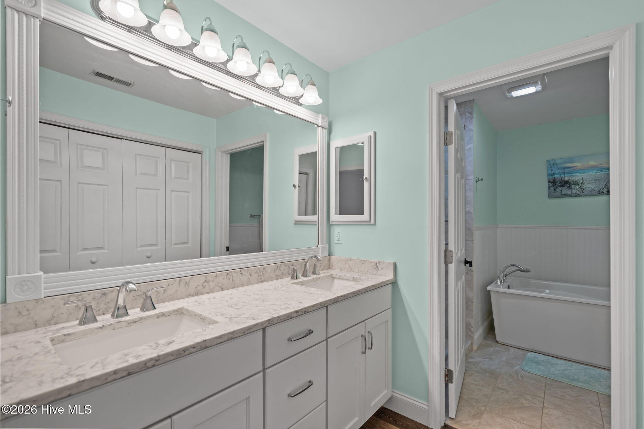 100554054 | Photo 22