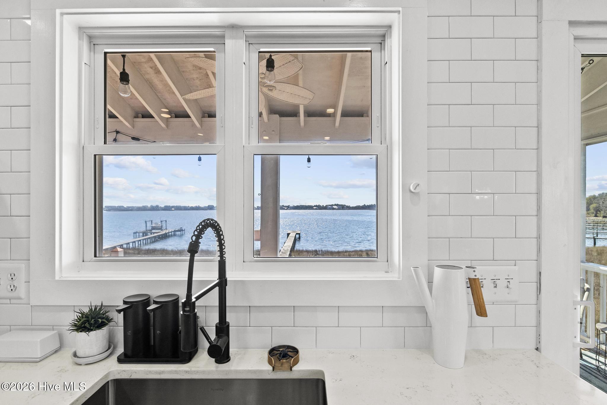 100557619 | Photo 17