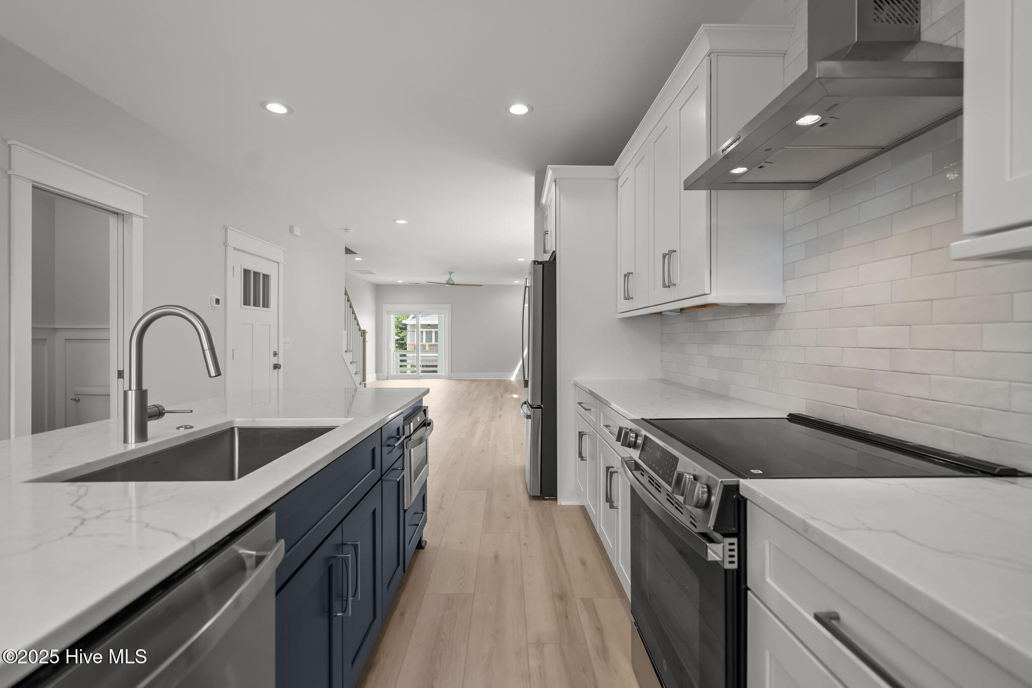 100537880 | Photo 19