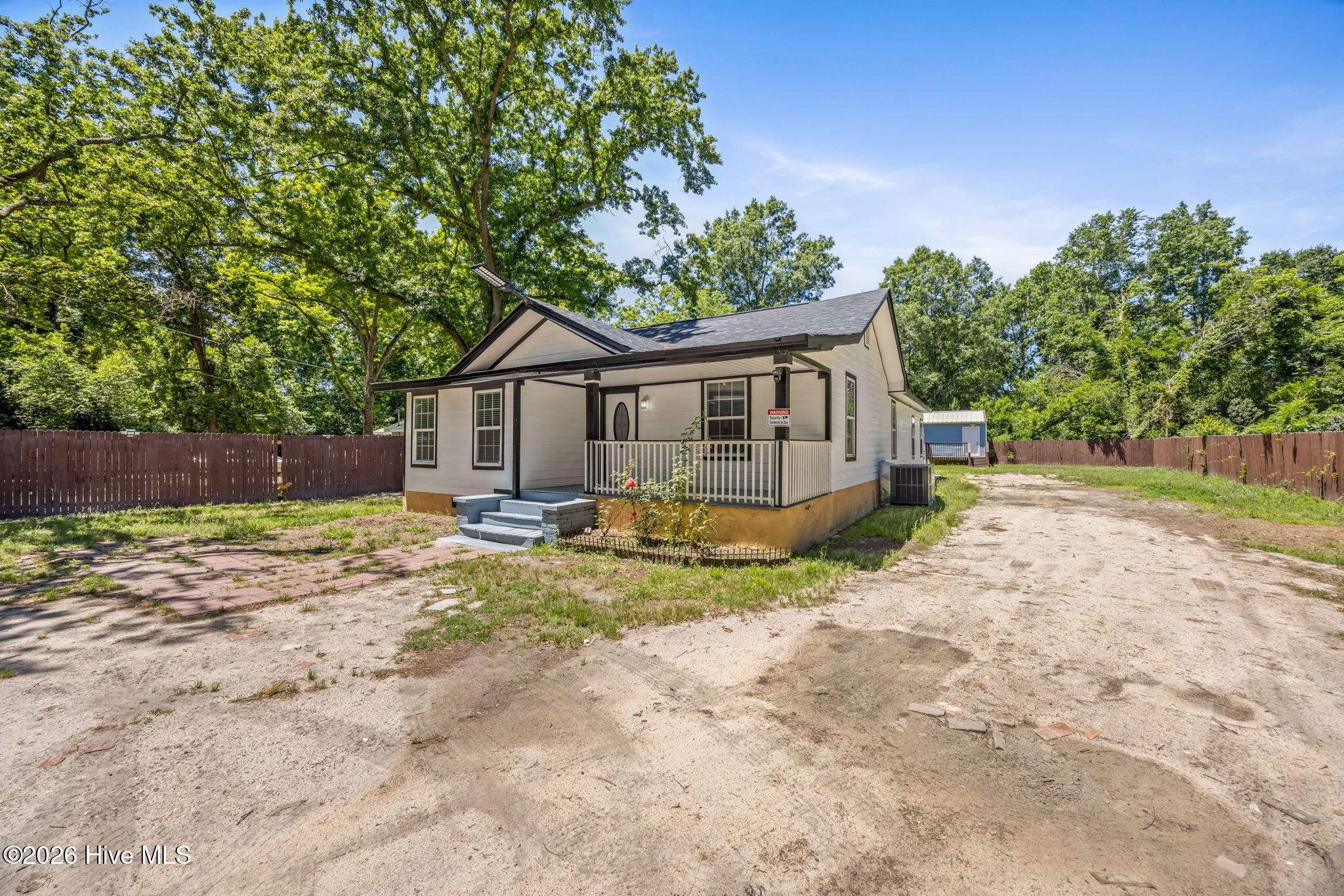 7-web-or-mls-1917 Haynie Drive-45