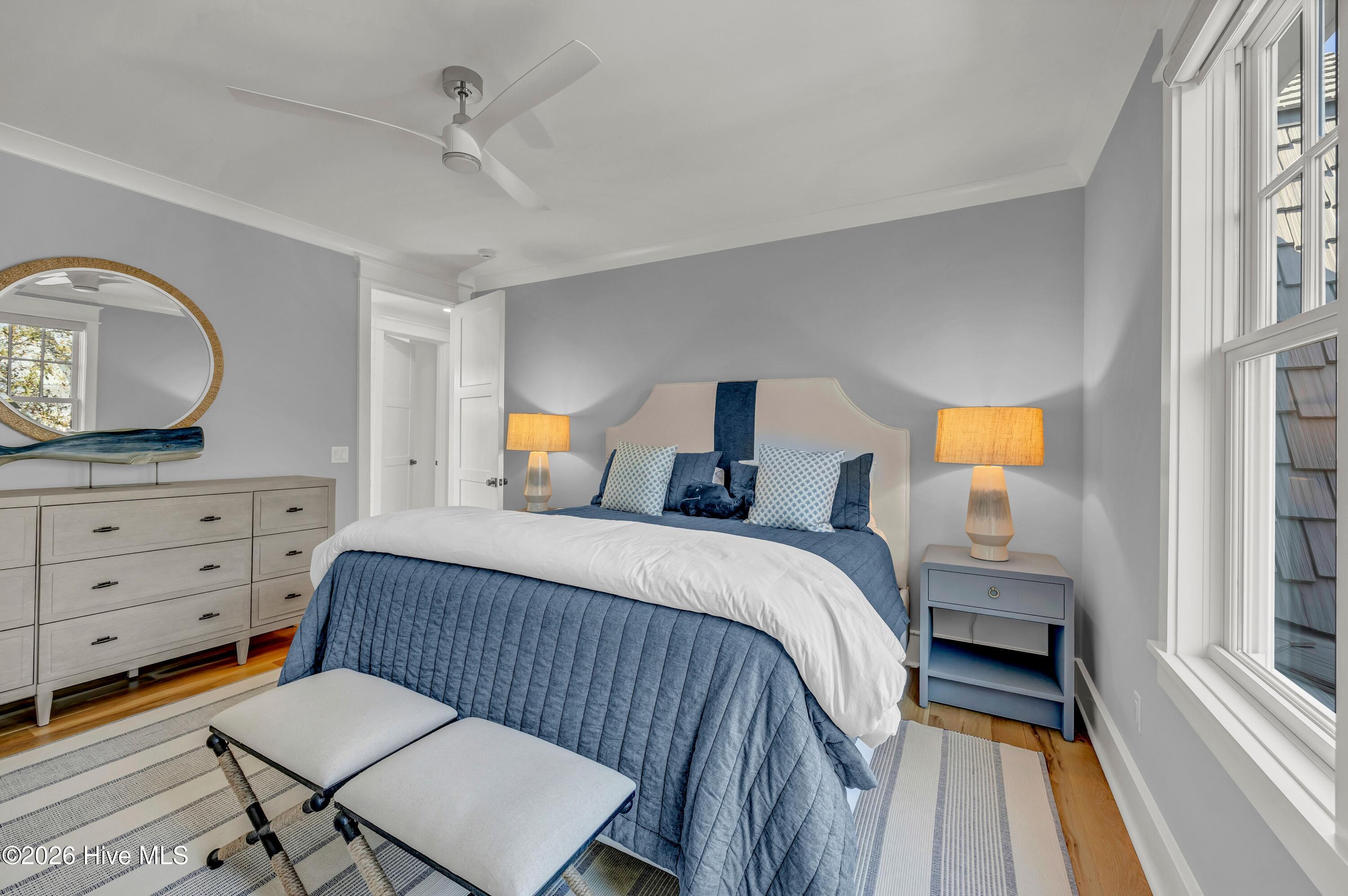 100567930 | Photo 37