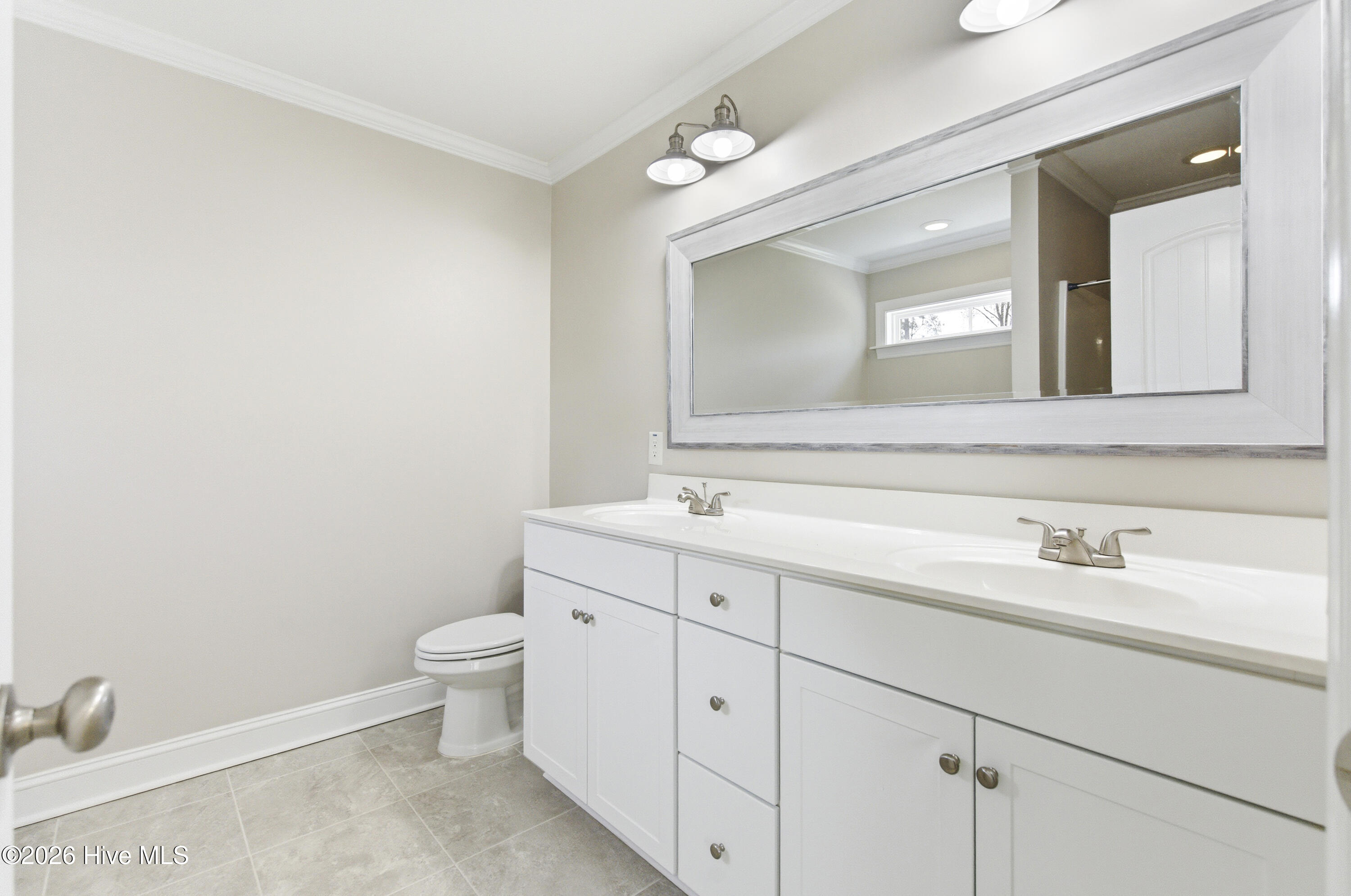 100566364 | Photo 33