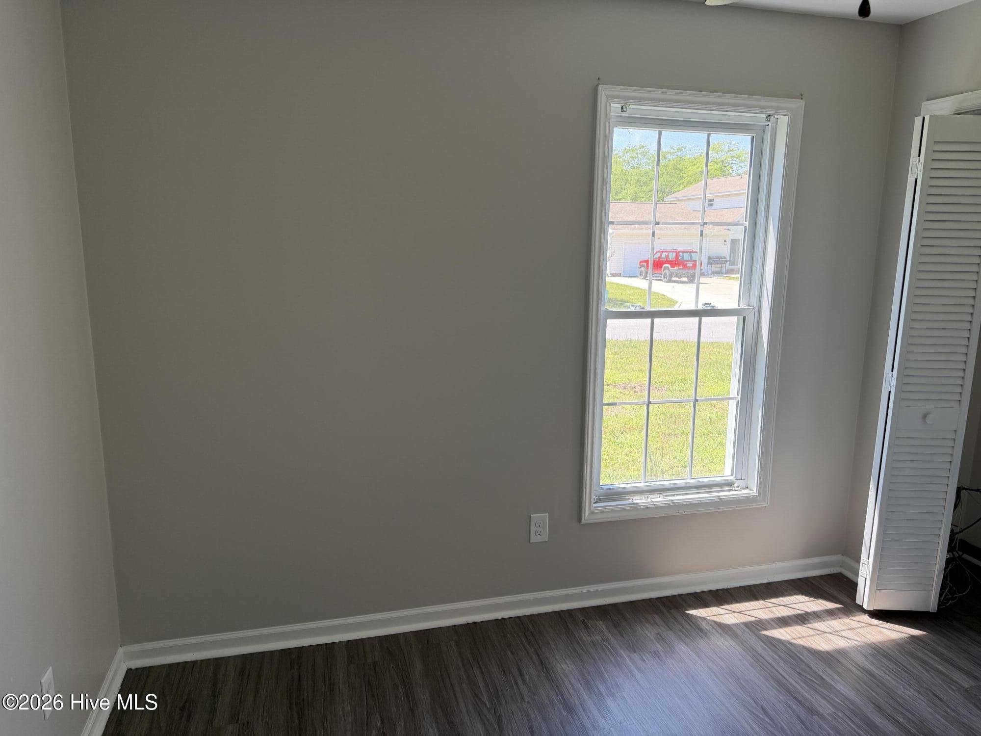 100568105 | Photo 14