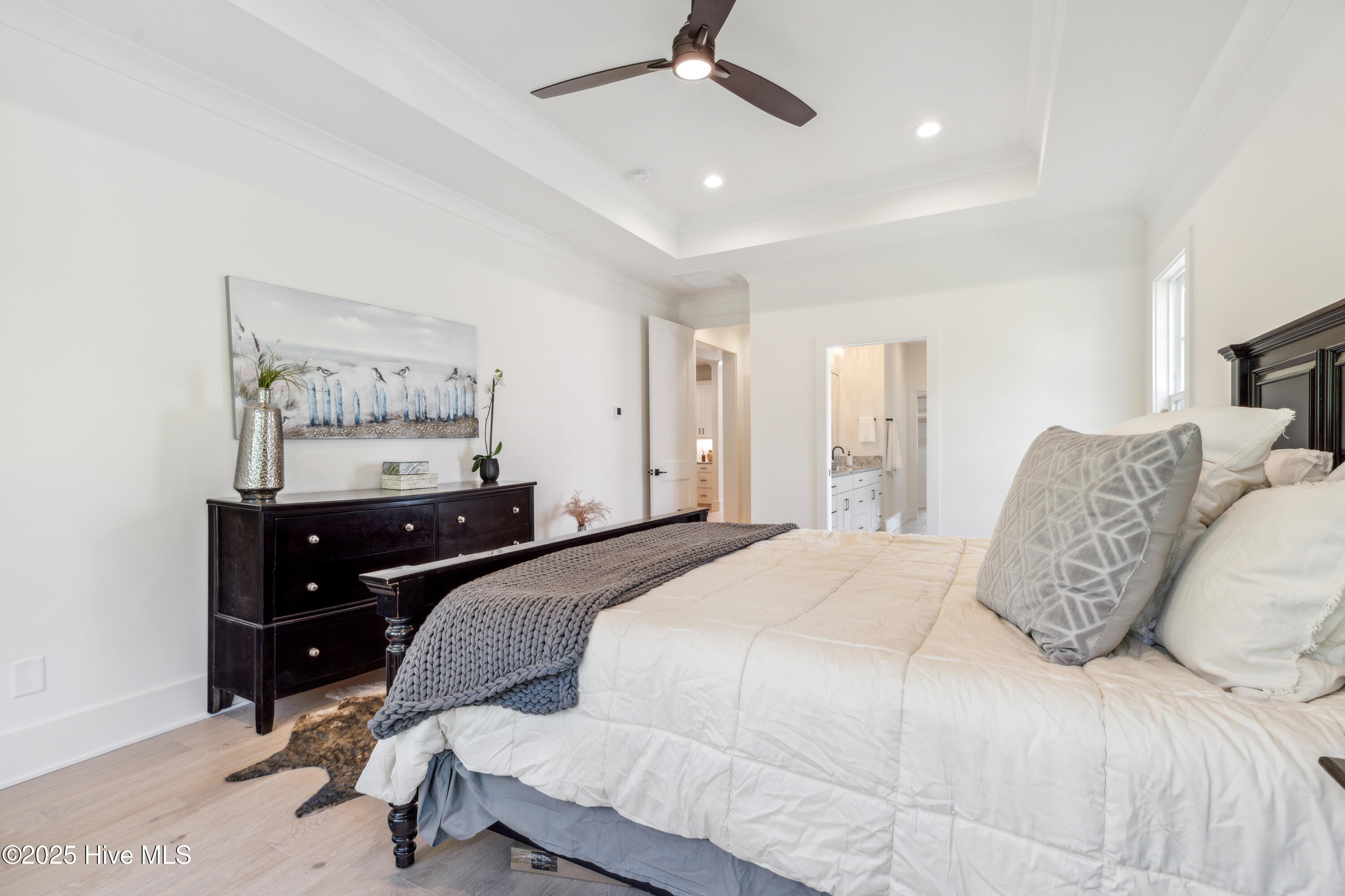 100523457 | Photo 35