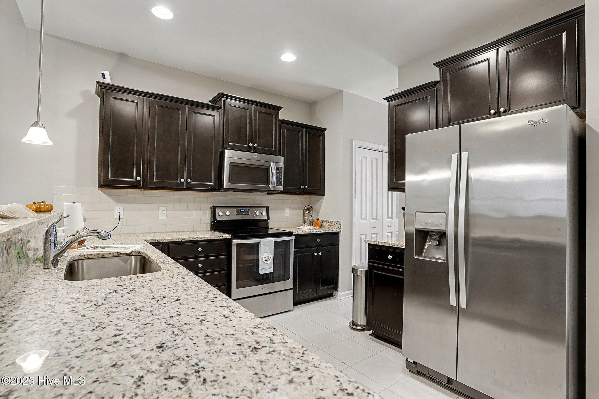 100545929 | Photo 10