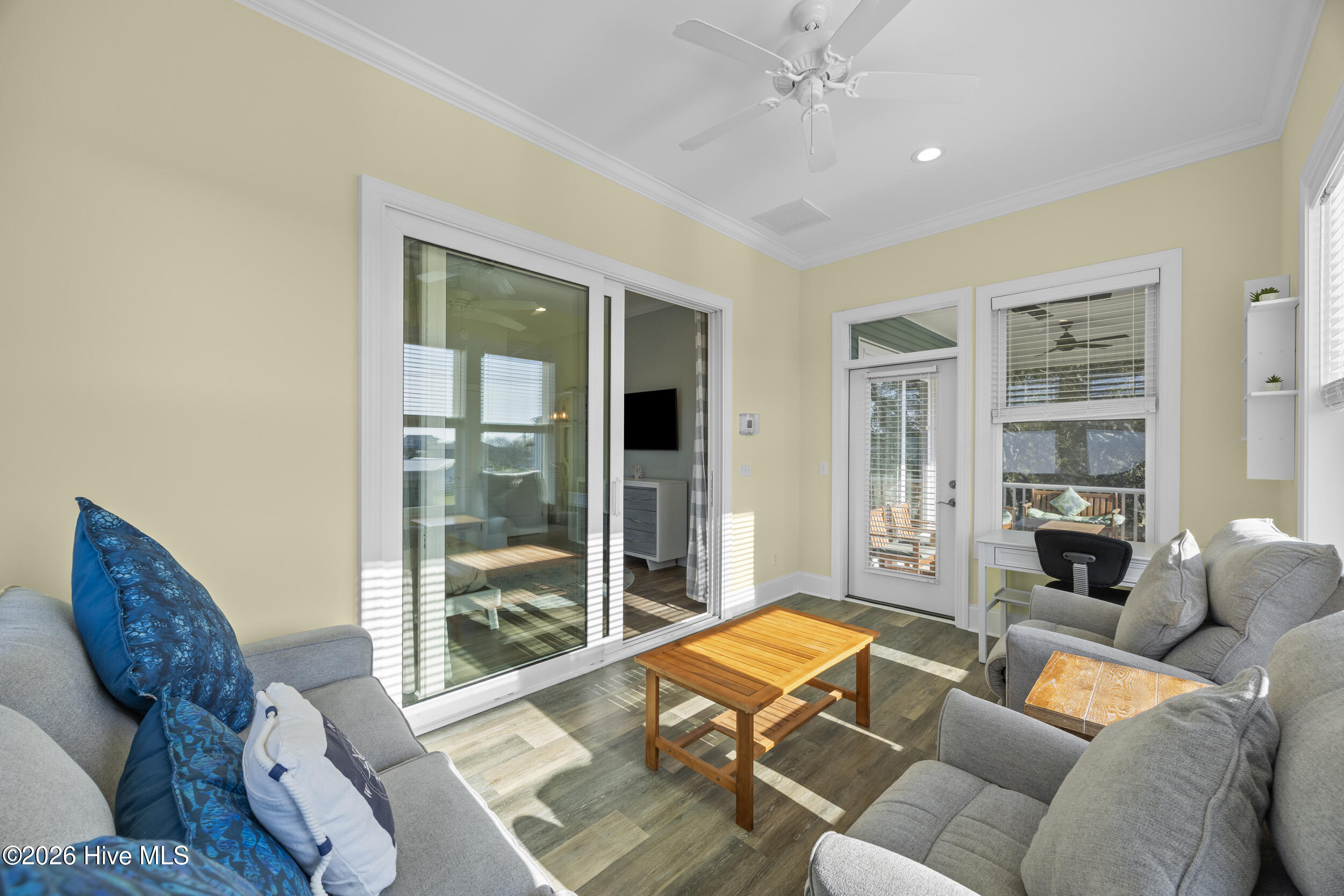 100562655 | Photo 31