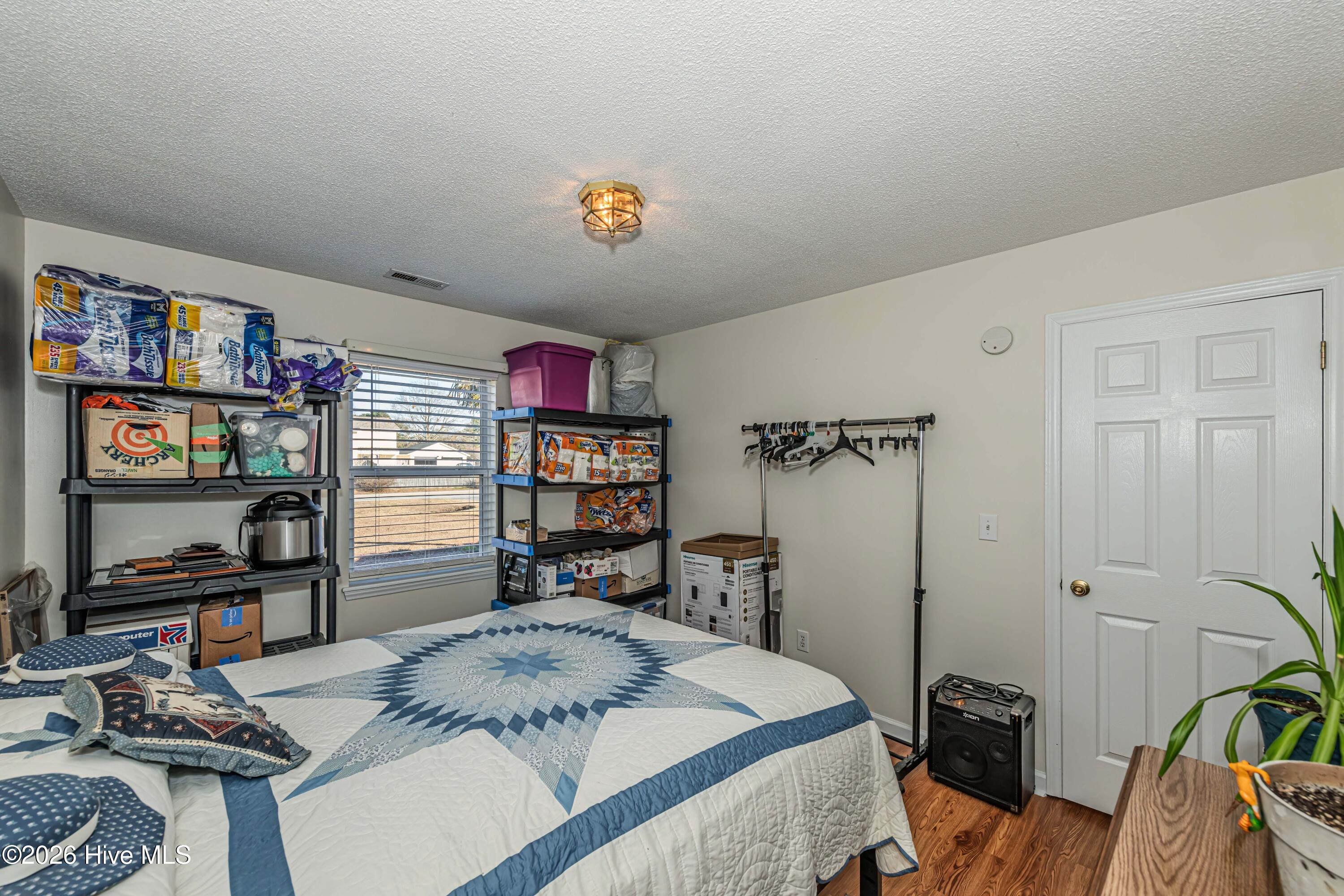 100550368 | Photo 33