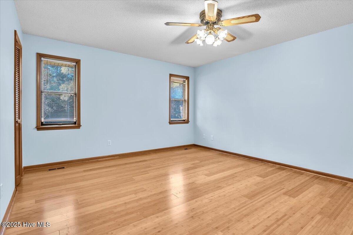 100568309 | Photo 59