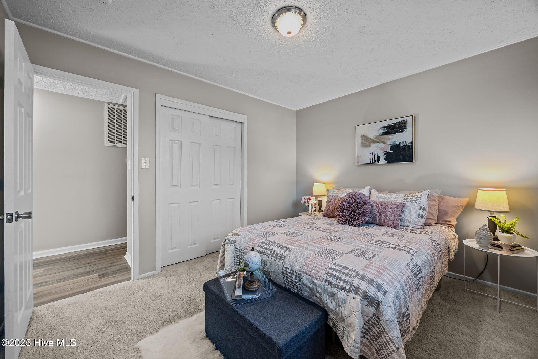 100543072 | Photo 24