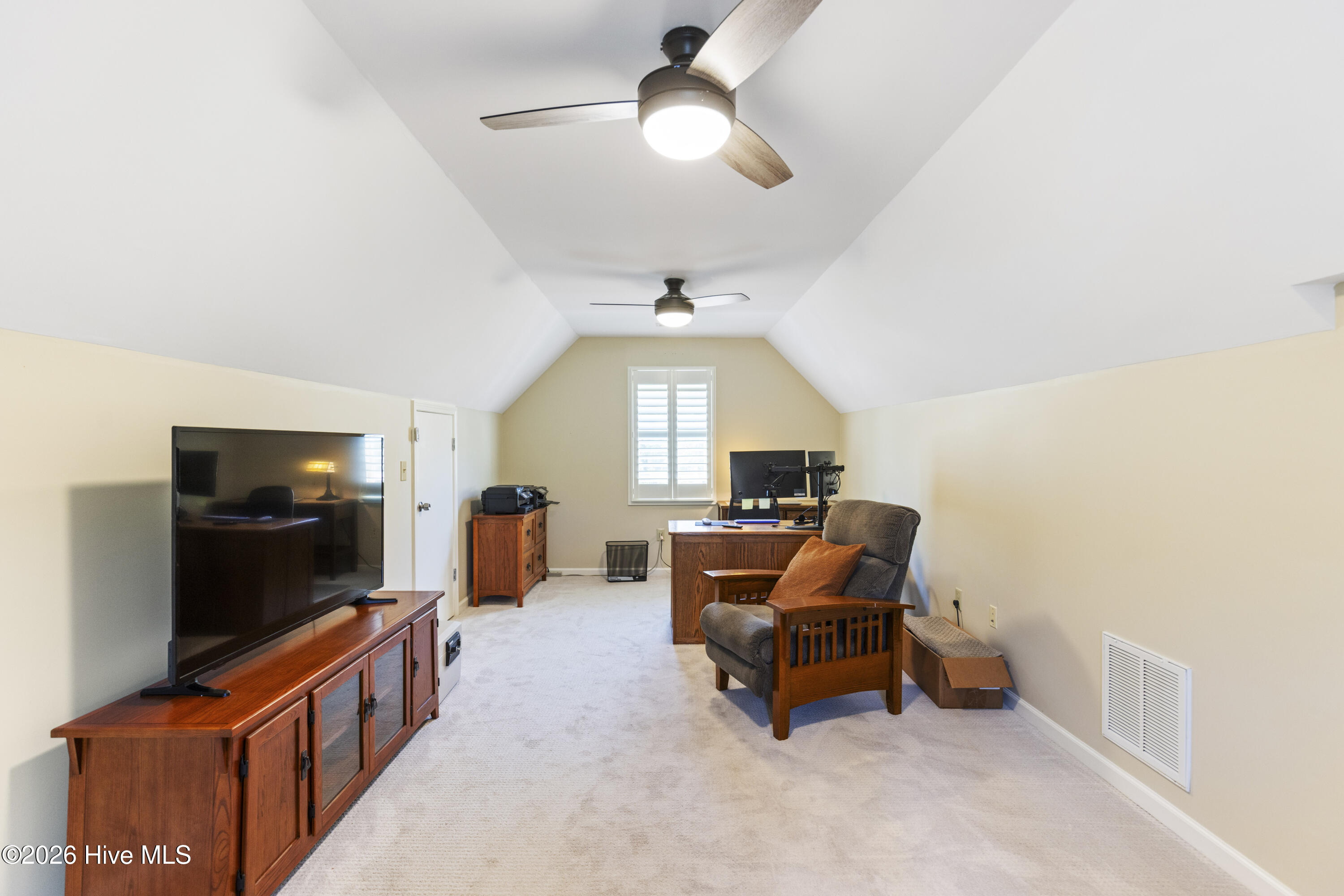 100569579 | Photo 46