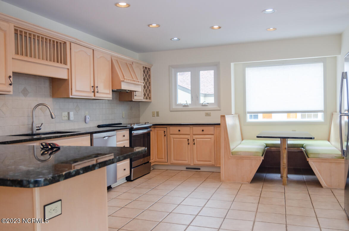 100568383 | Photo 13