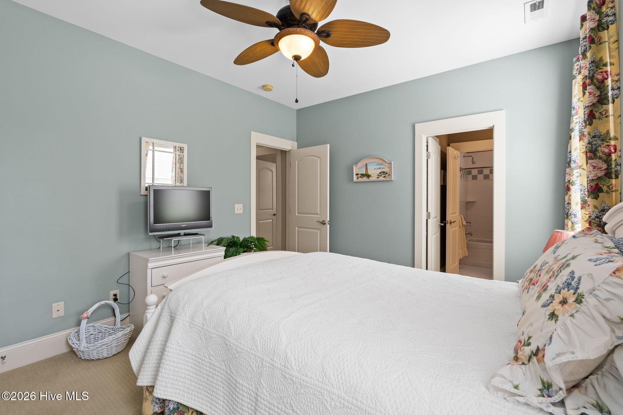 100567899 | Photo 51