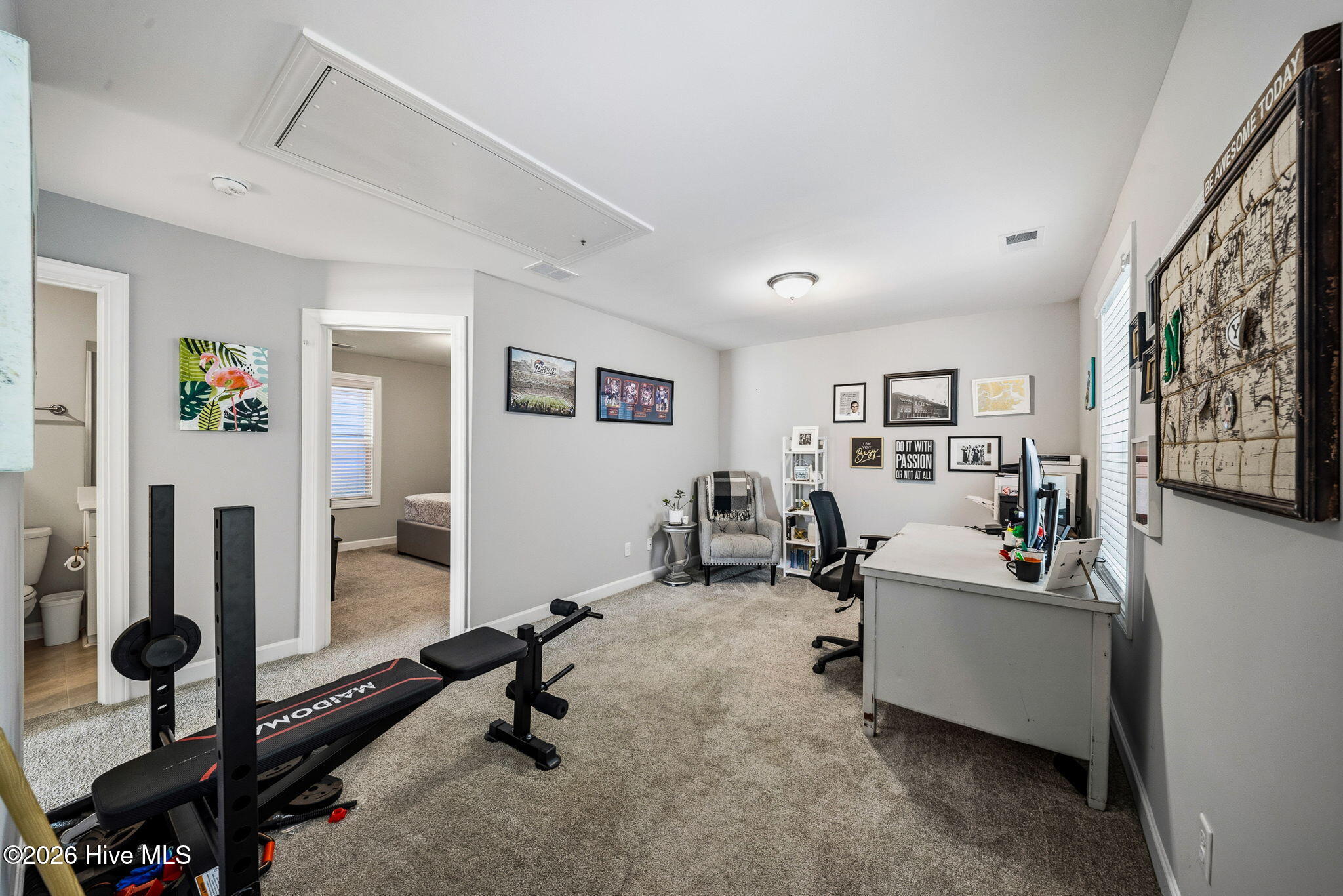 100563185 | Photo 32