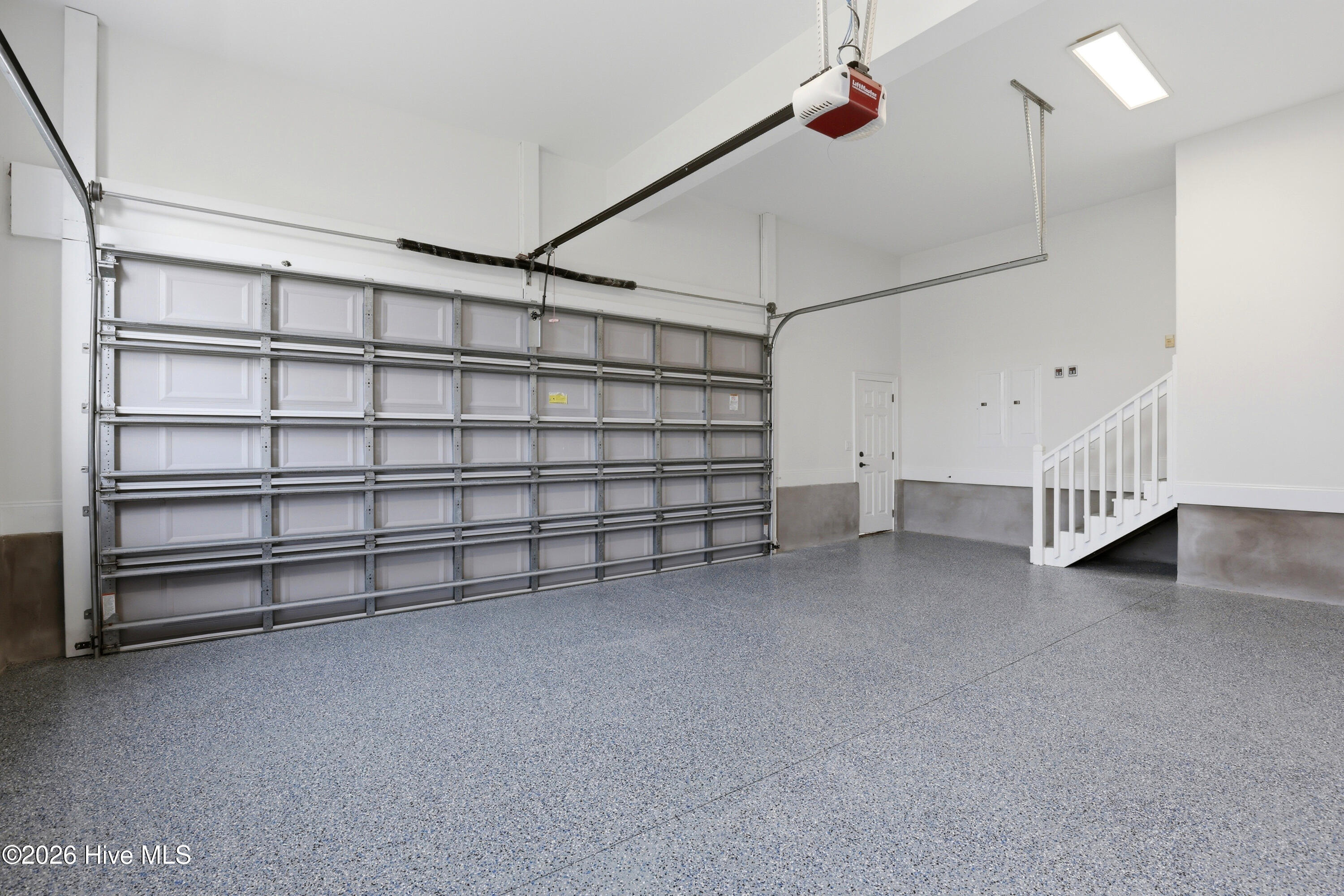 100562697 | Photo 55