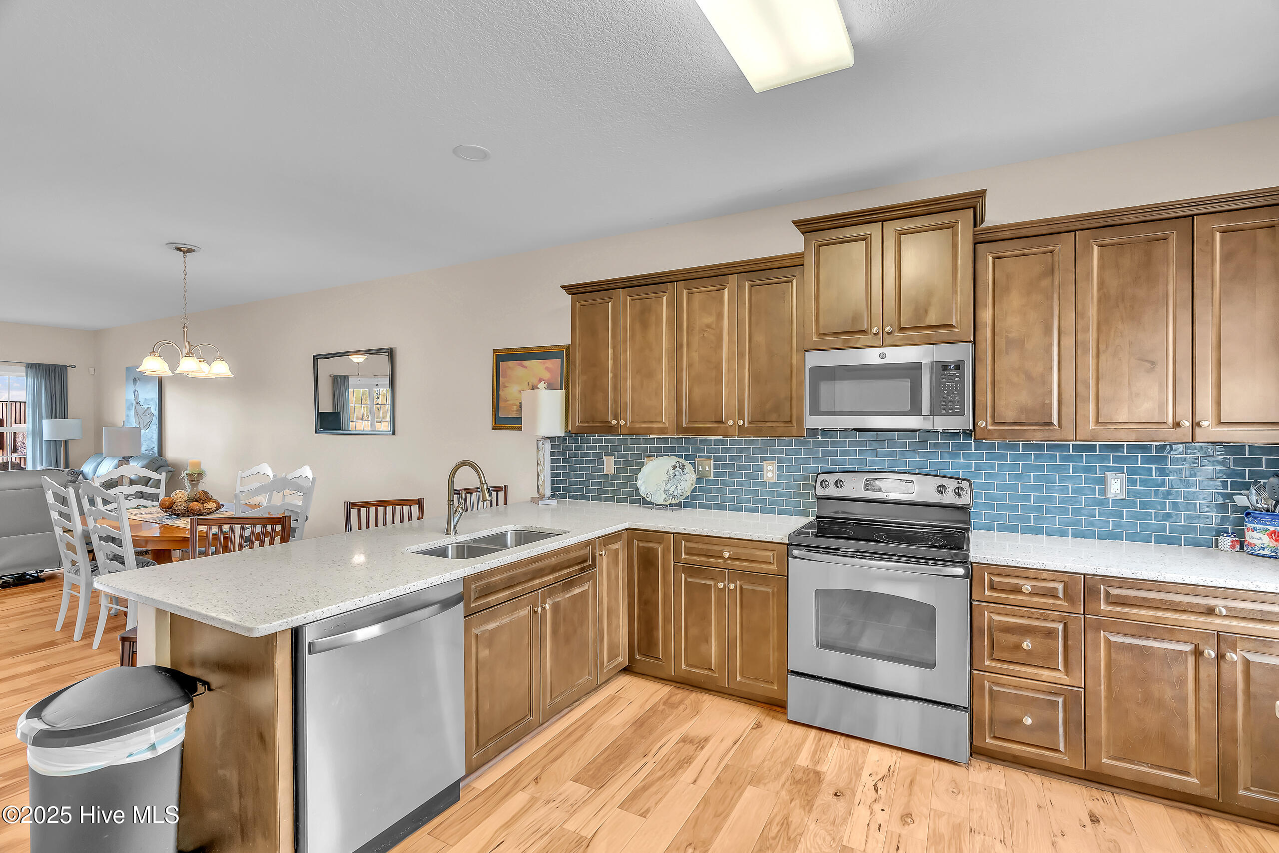 100546927 | Photo 25