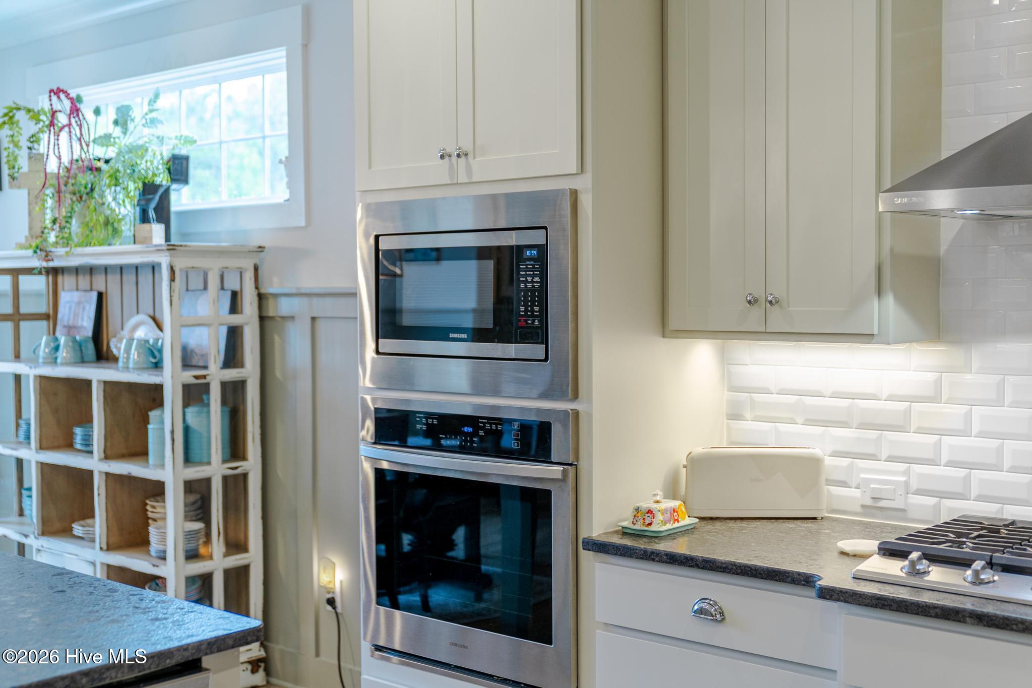 100561438 | Photo 15