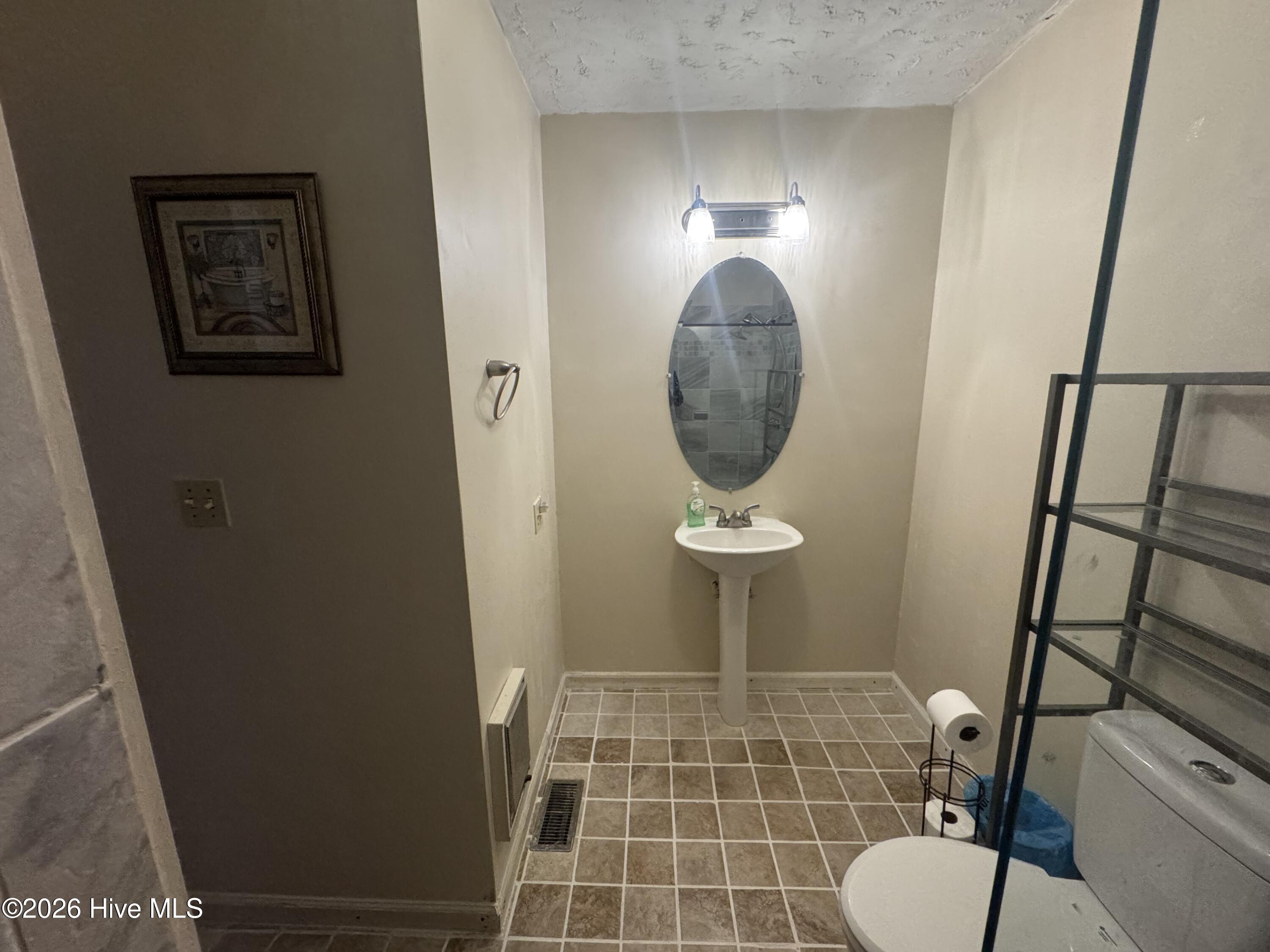 100561896 | Photo 34