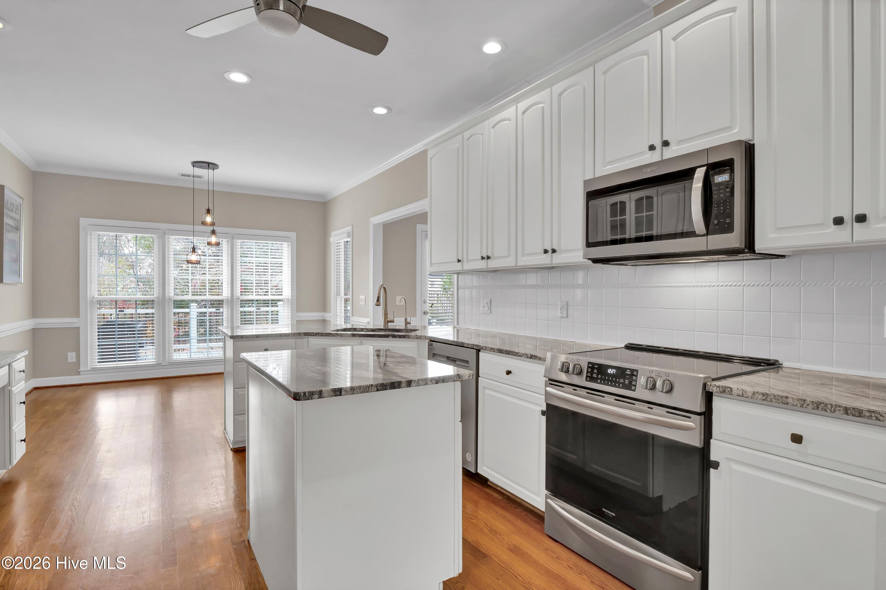 100556431 | Photo 16