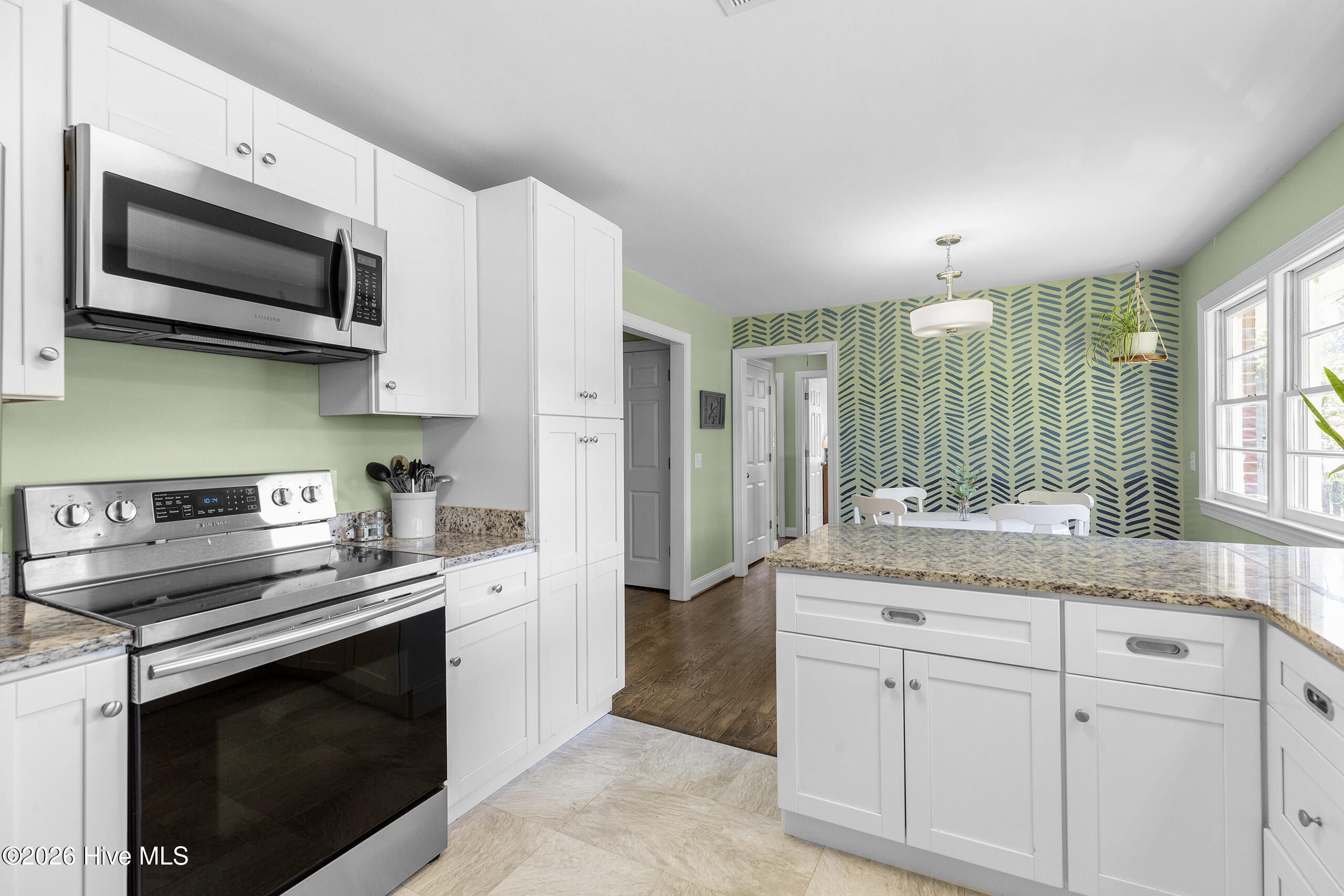 100567533 | Photo 14