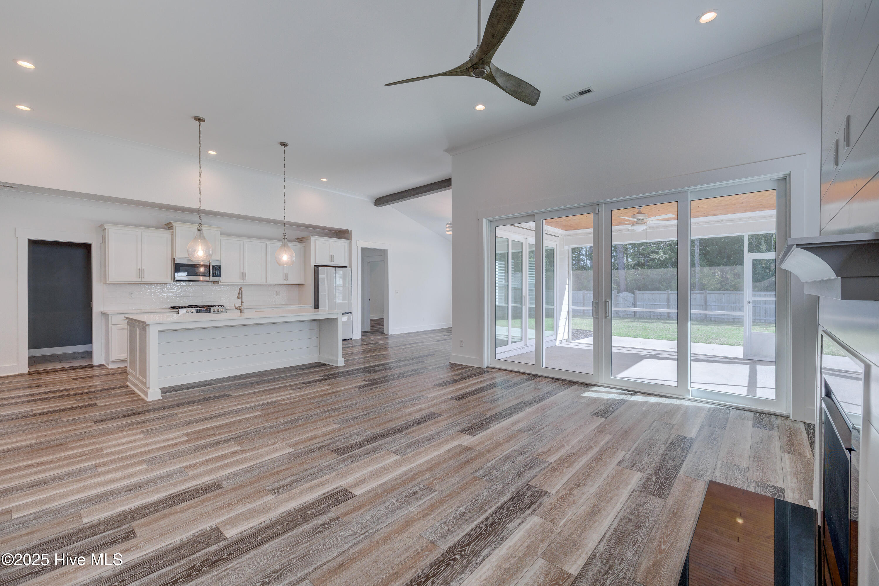 100534691 | Photo 23