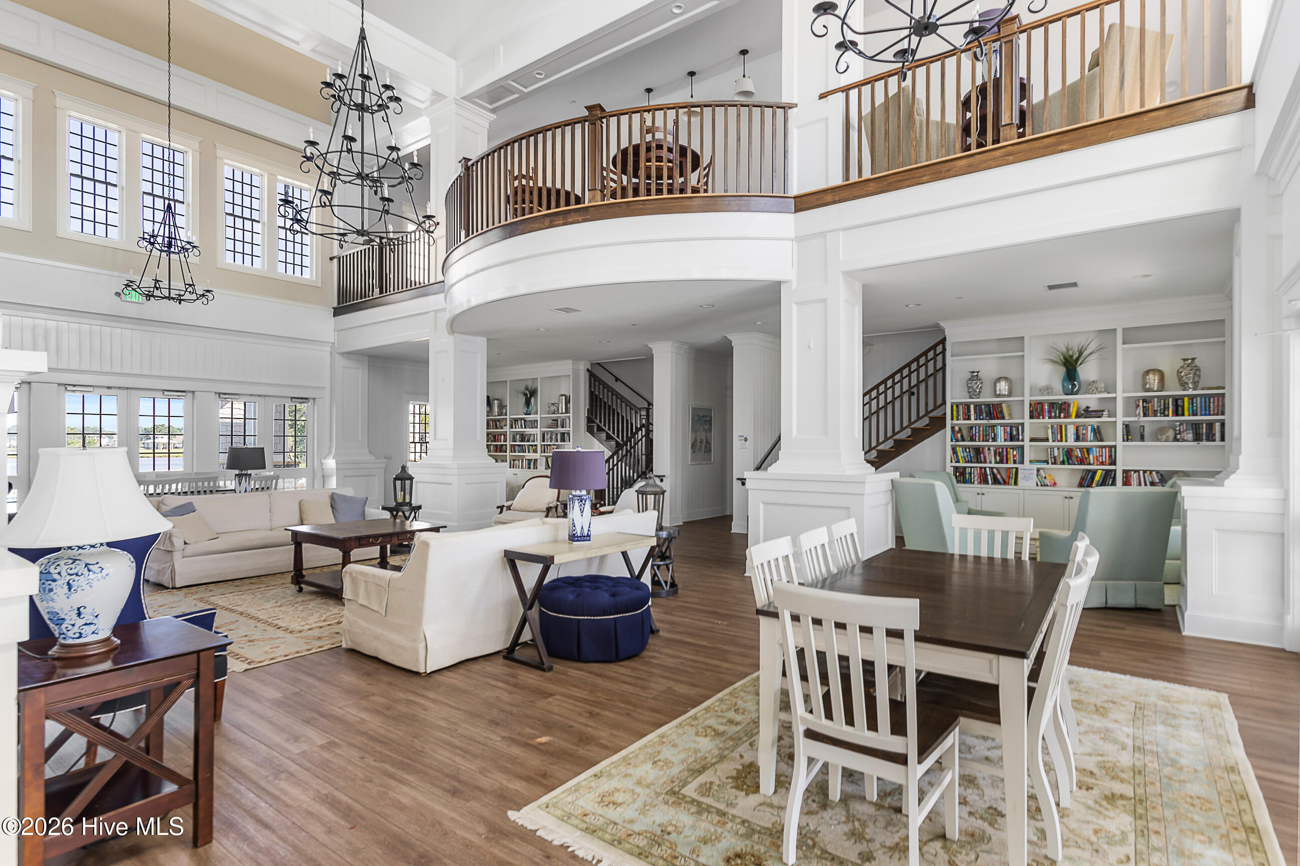 100560315 | Photo 22