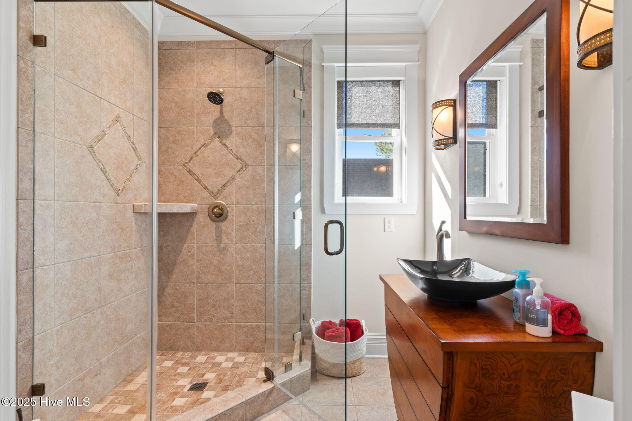 100540302 | Photo 50