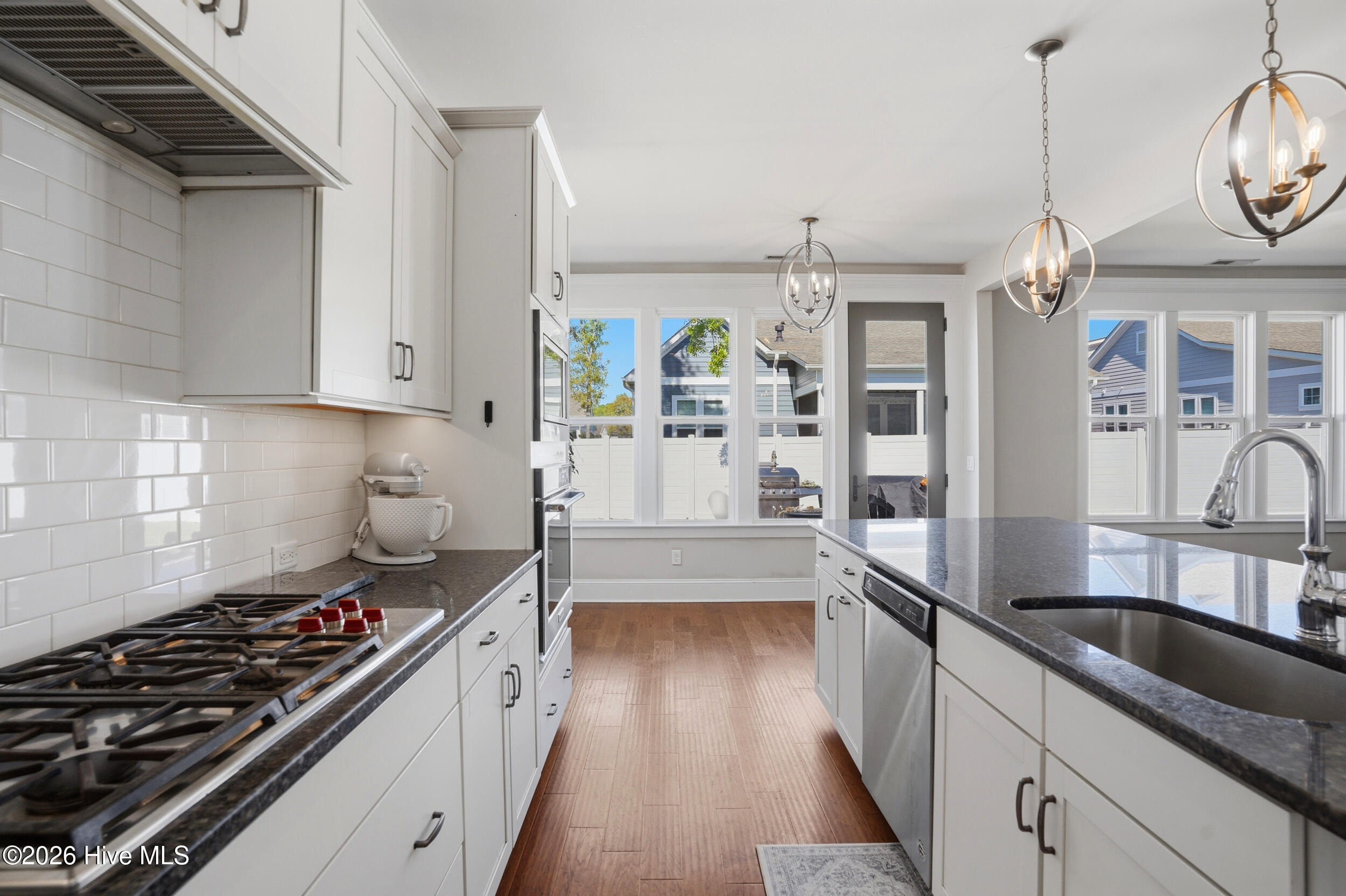 100564894 | Photo 10