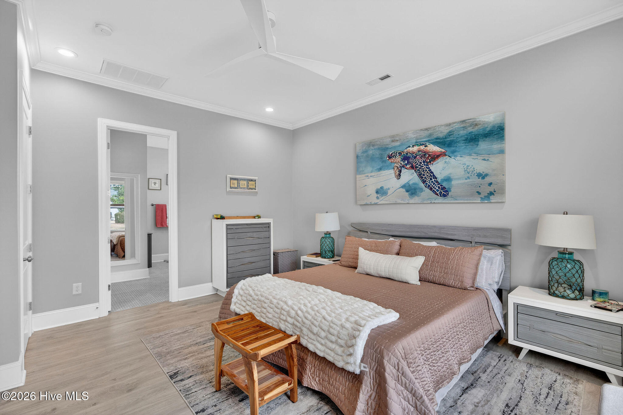 100557303 | Photo 30