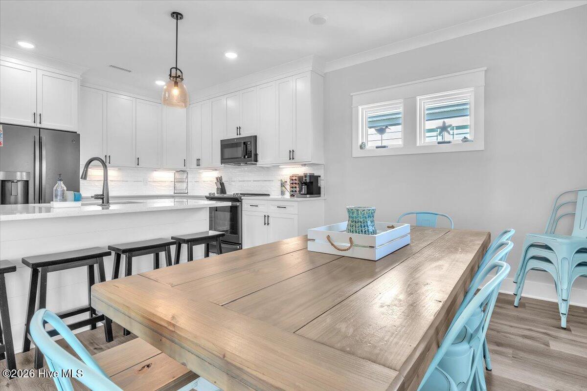 100565716 | Photo 40