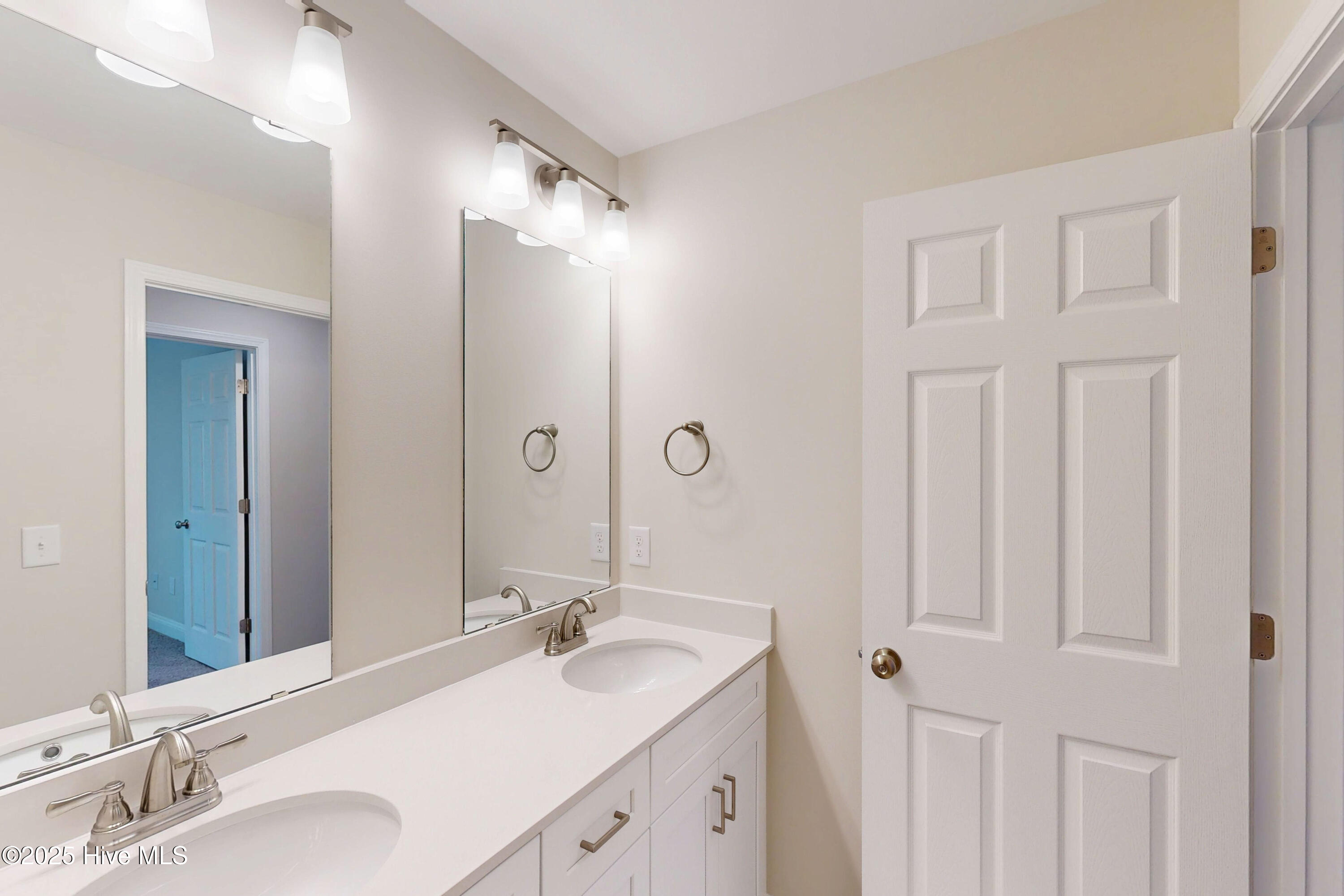 100493013 | Photo 20