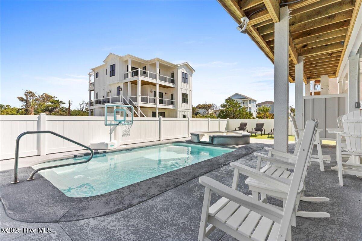 100526608 | Photo 78