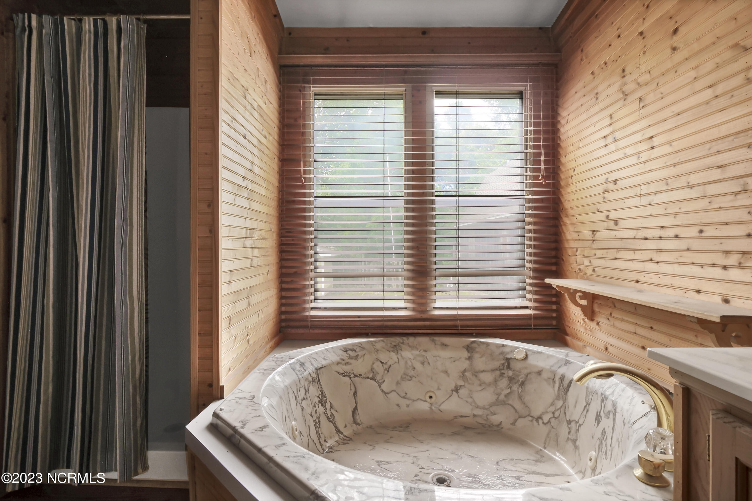 100385972 | Photo 15