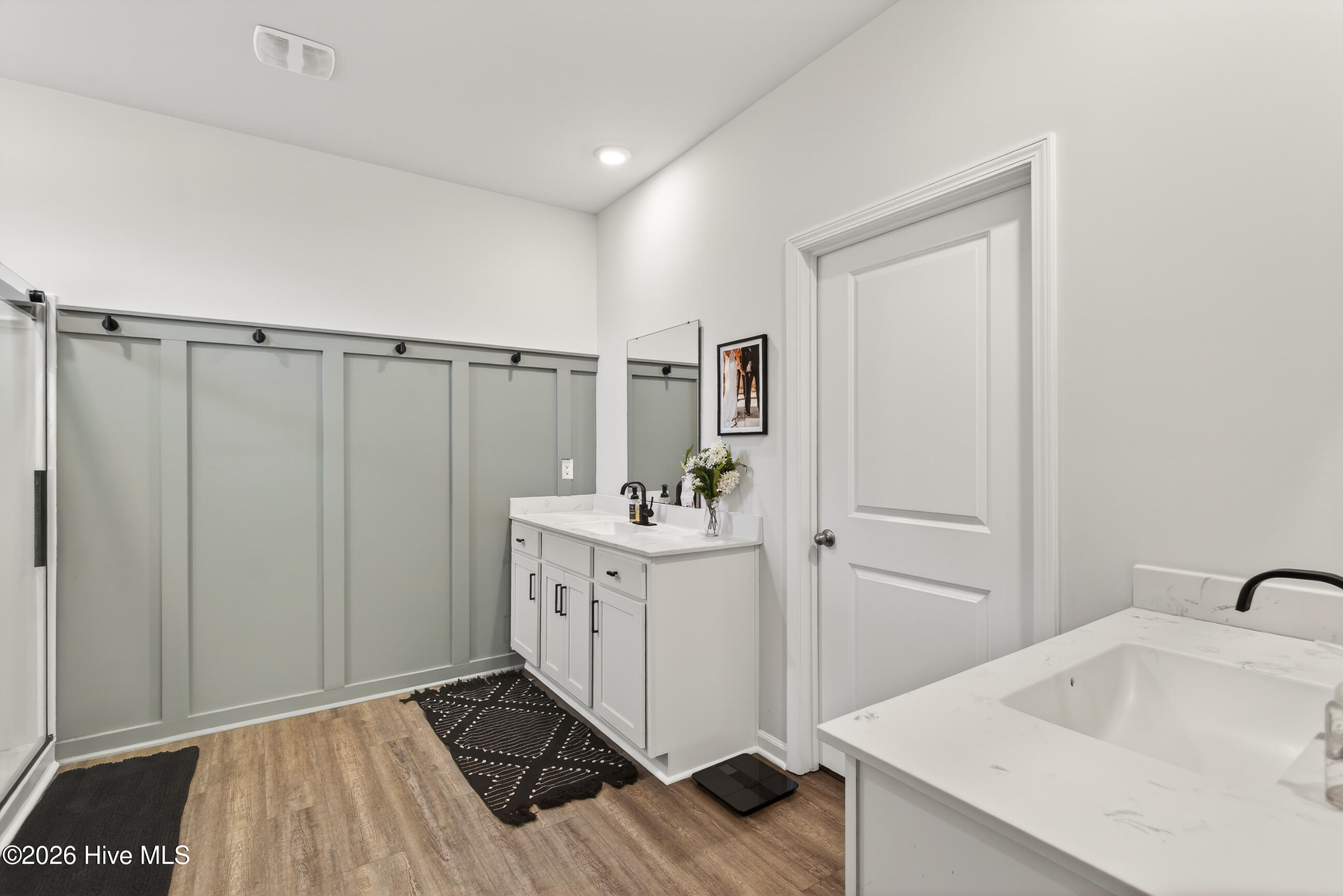 100565629 | Photo 15