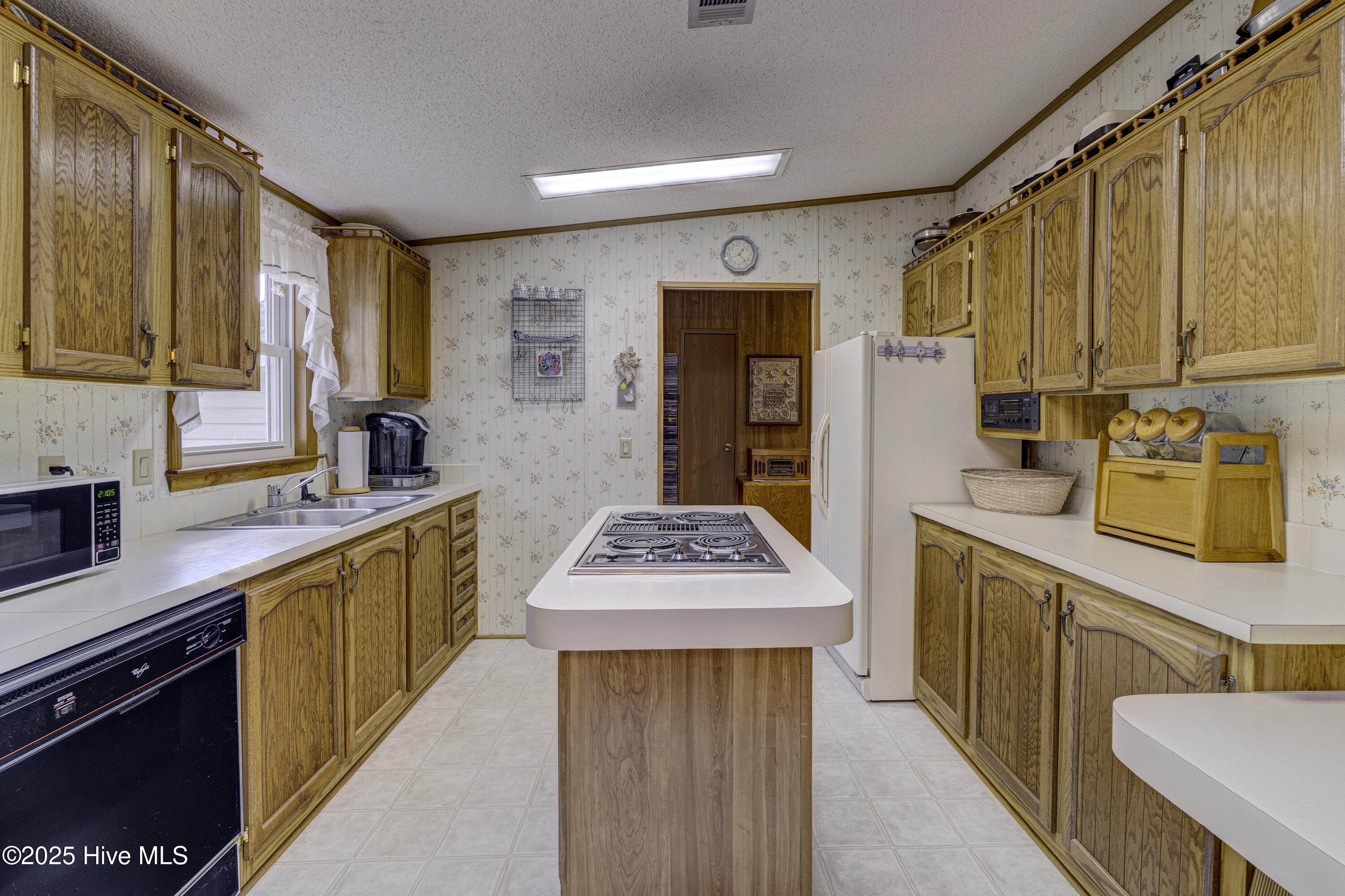 100532142 | Photo 15