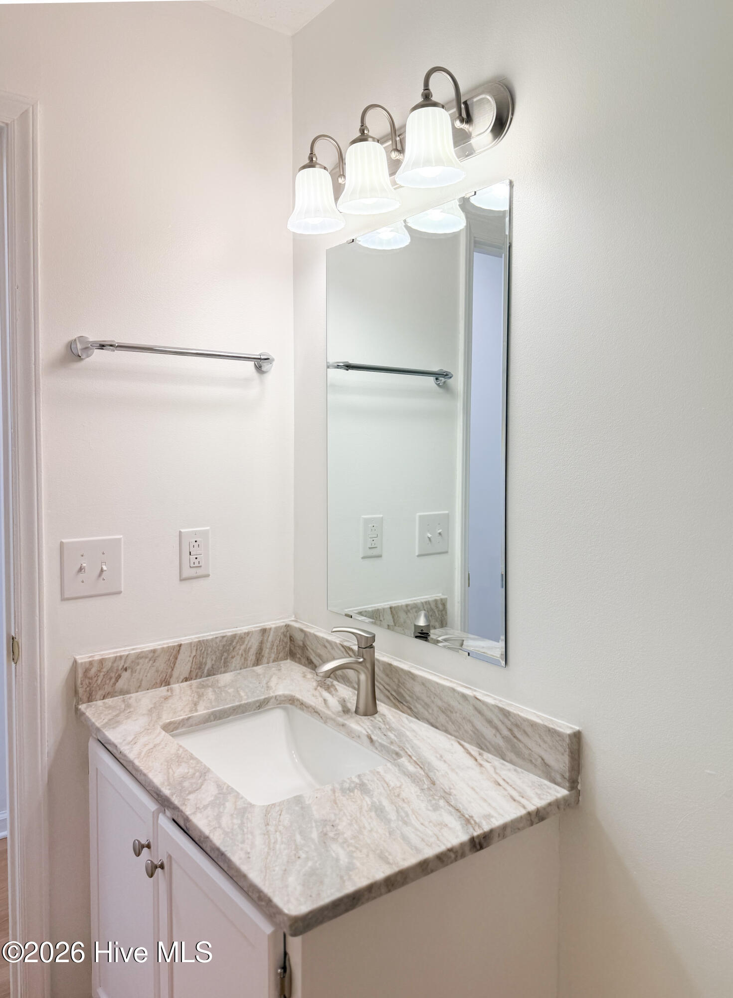 100568255 | Photo 45