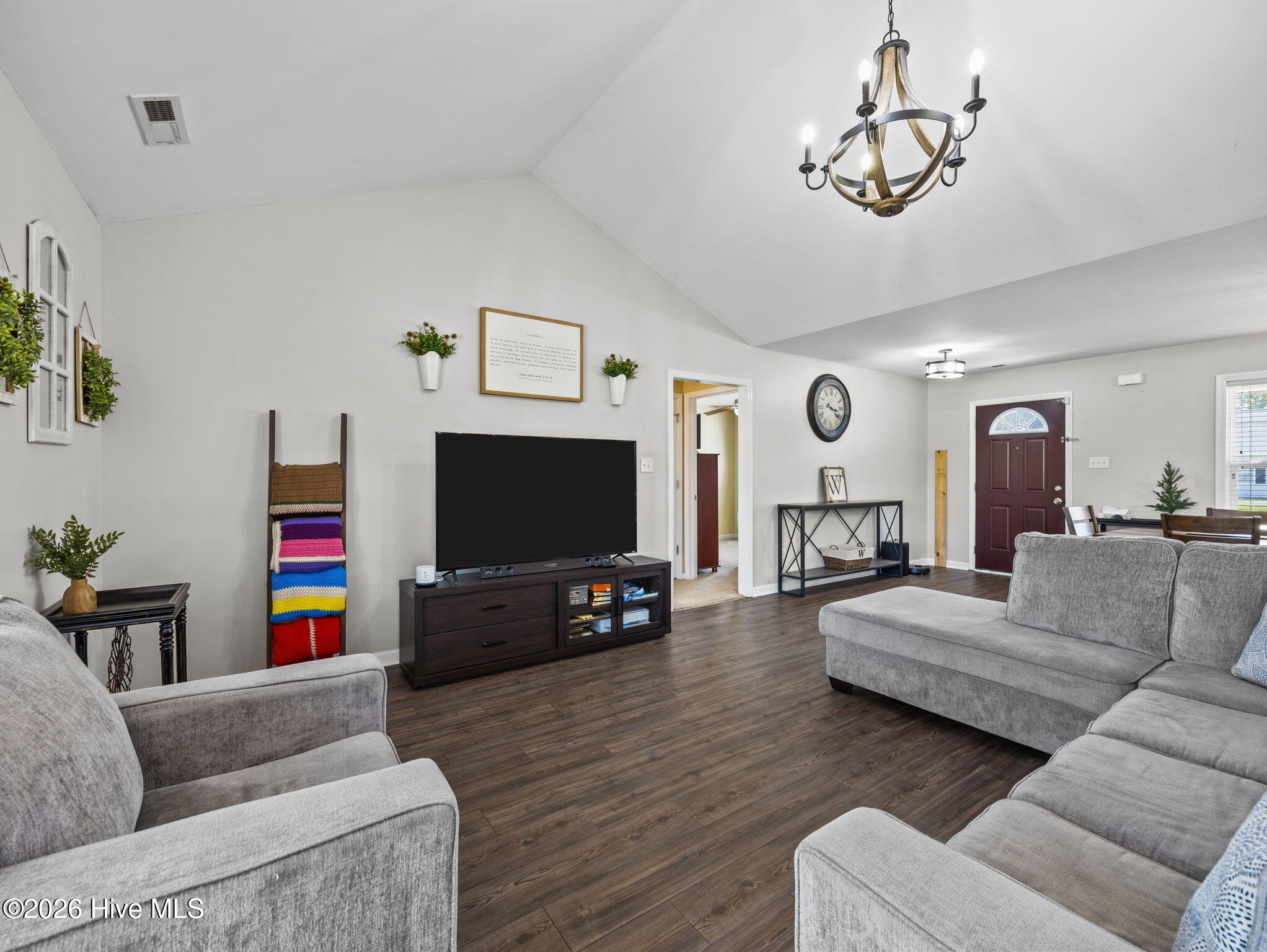 100569834 | Photo 12