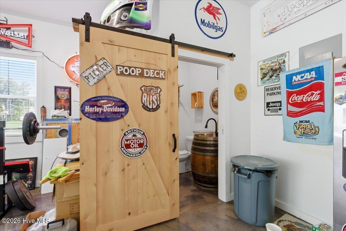 100568053 | Photo 44