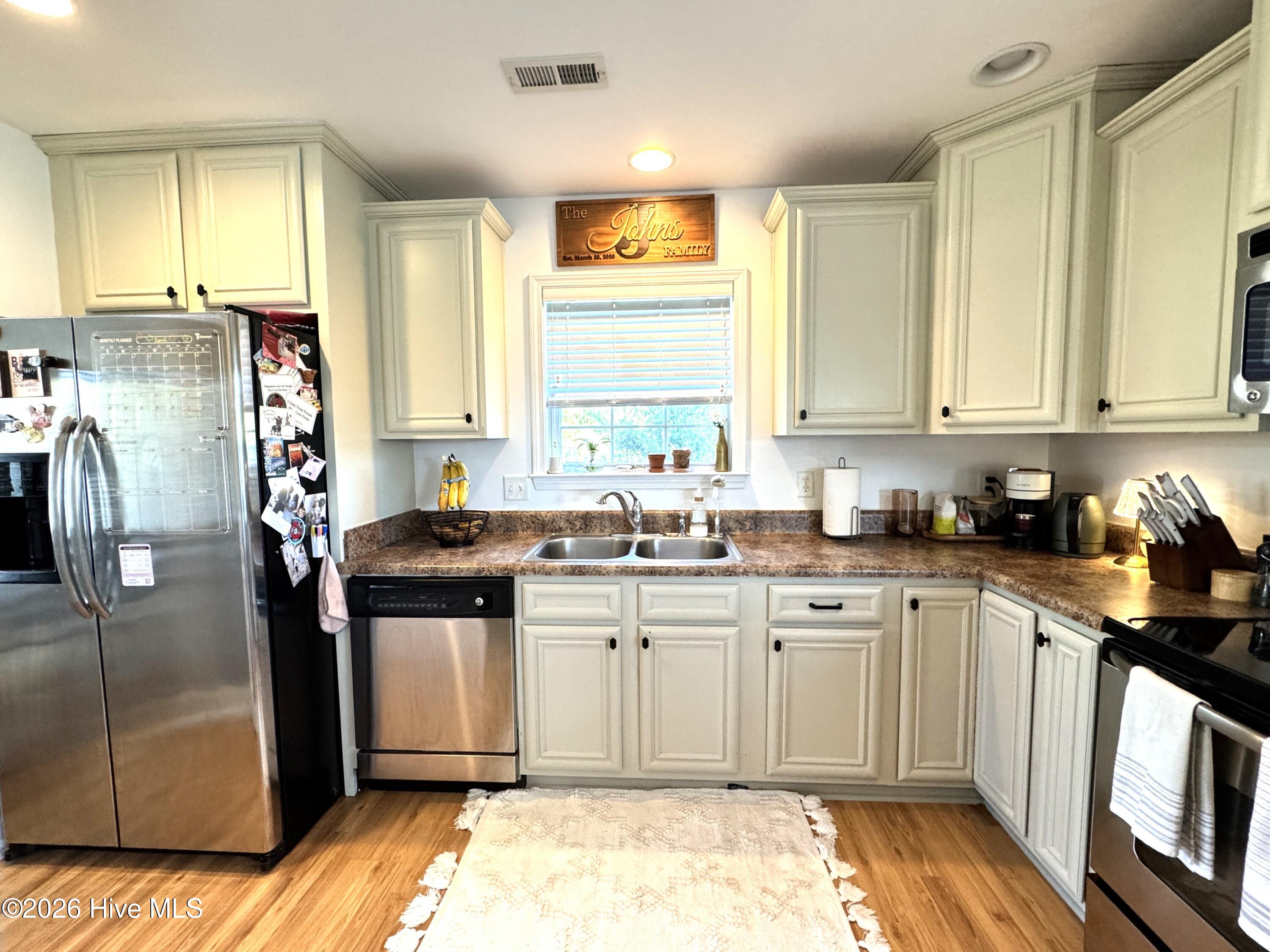 100570620 | Photo 11