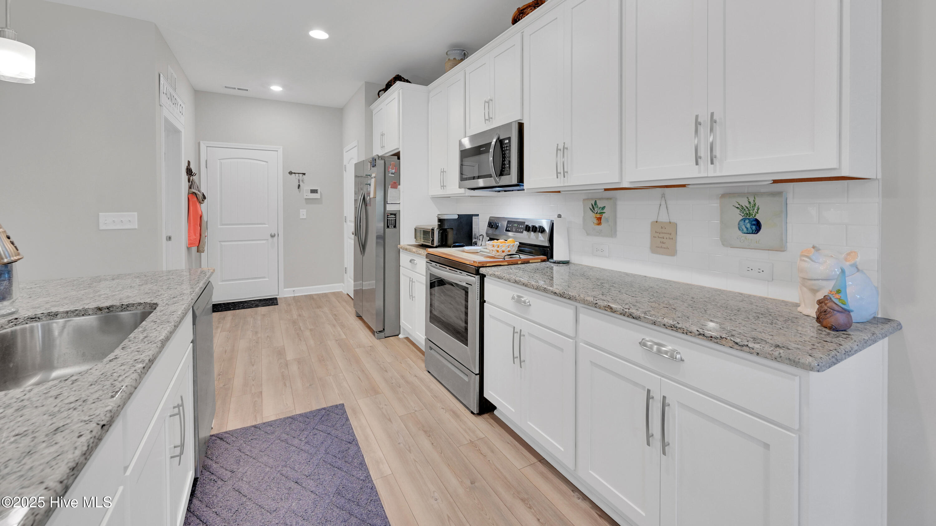 100542865 | Photo 33