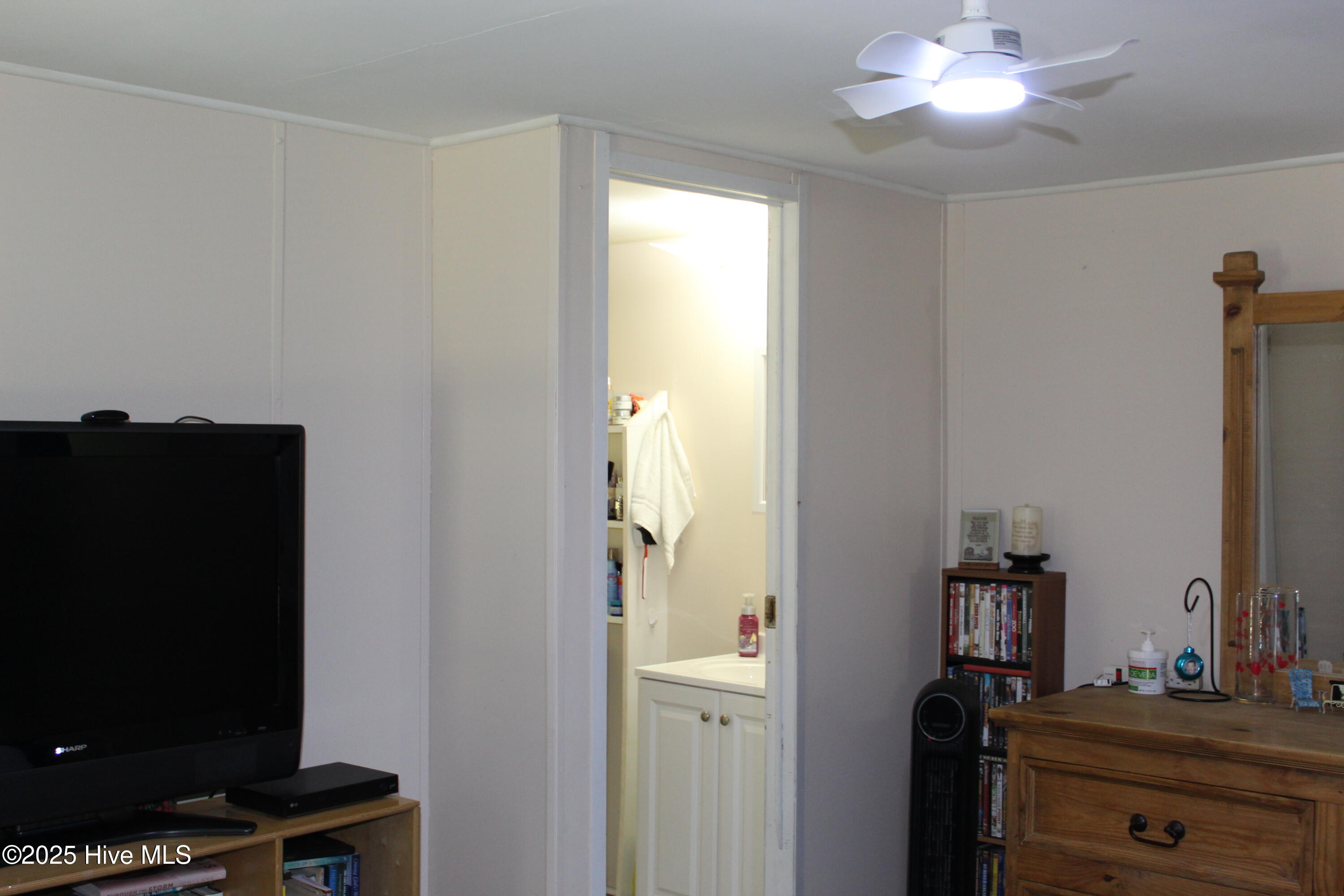 100527768 | Photo 14