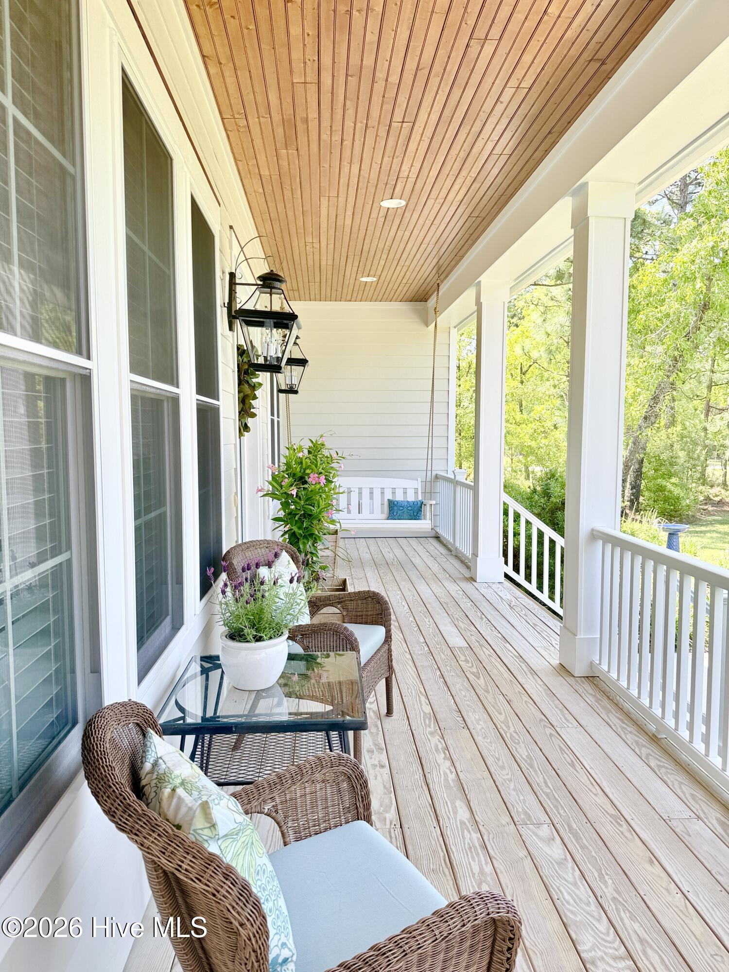 100567886 | Photo 90