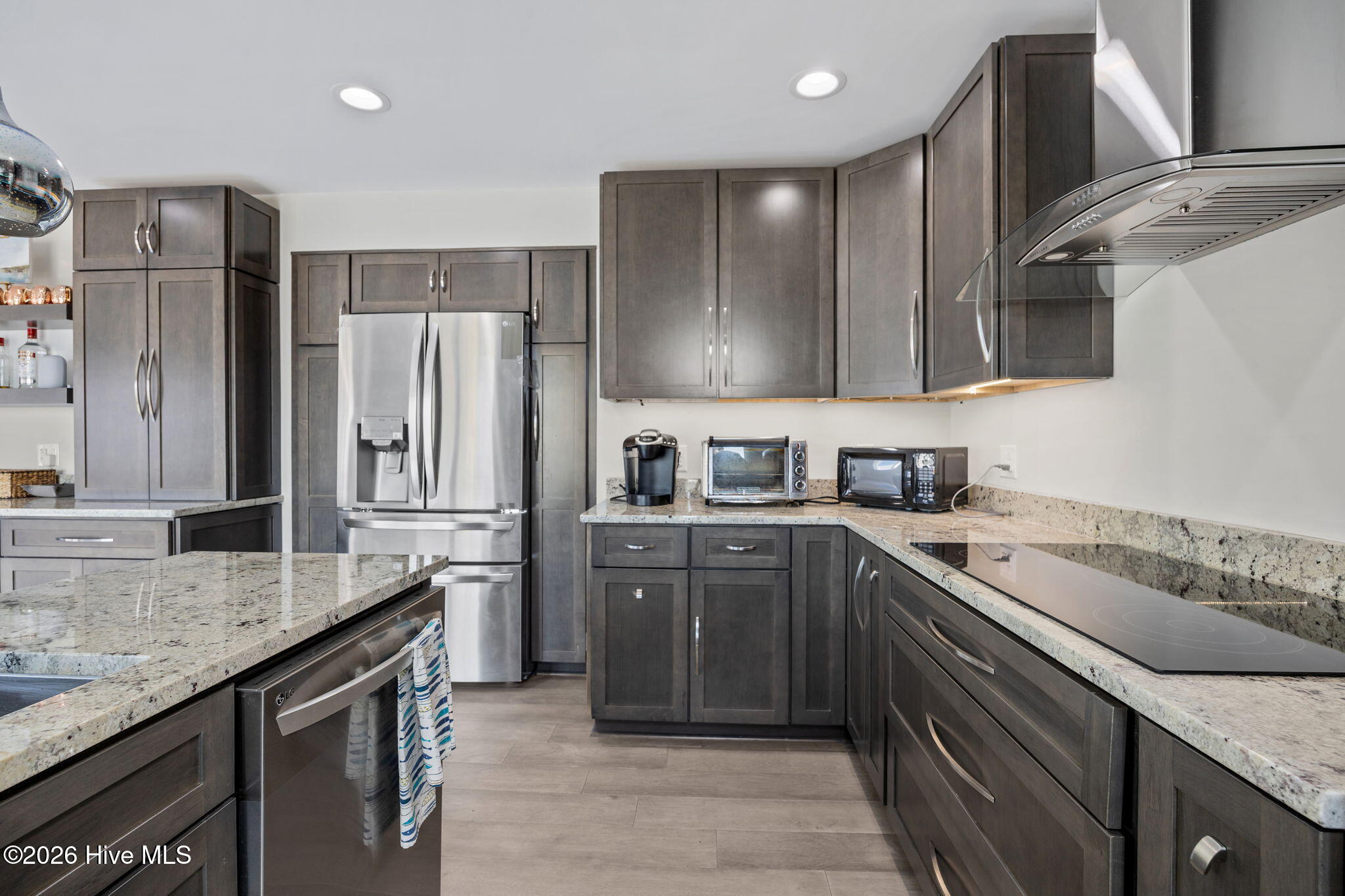 100557816 | Photo 33