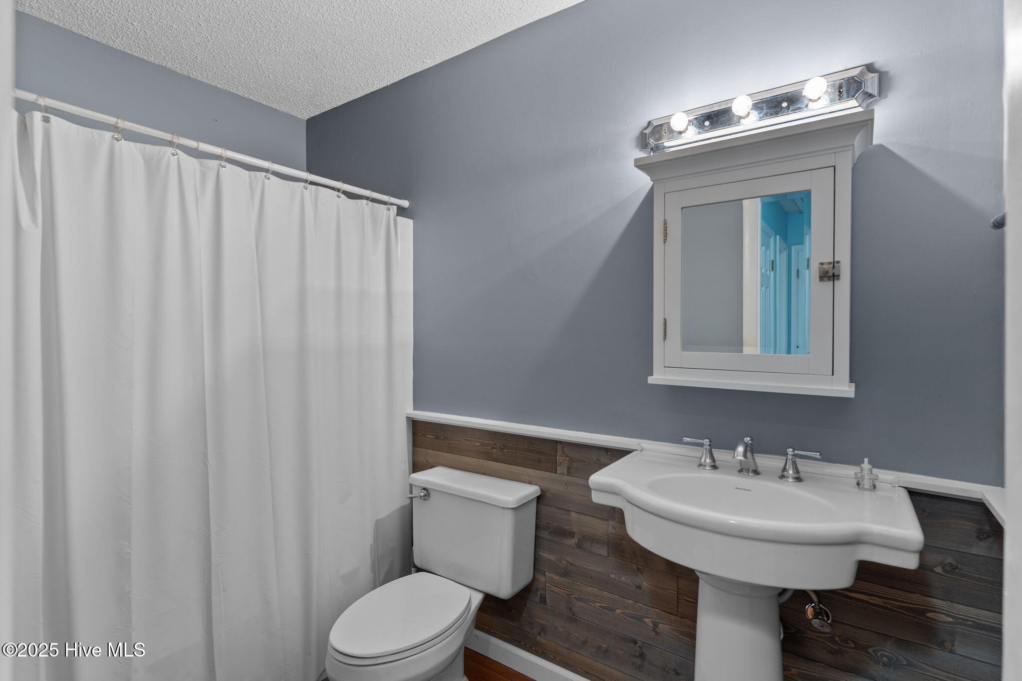 100527660 | Photo 33