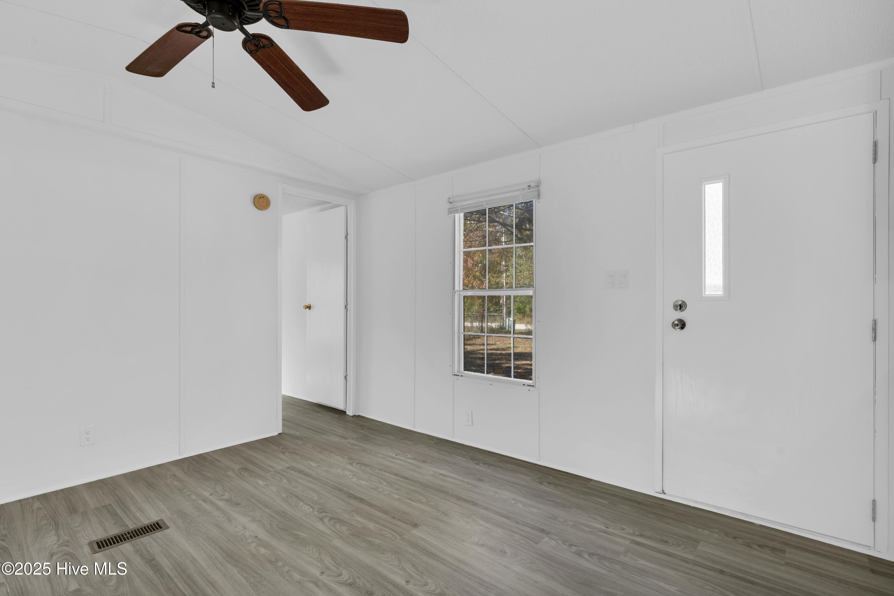 100539663 | Photo 11