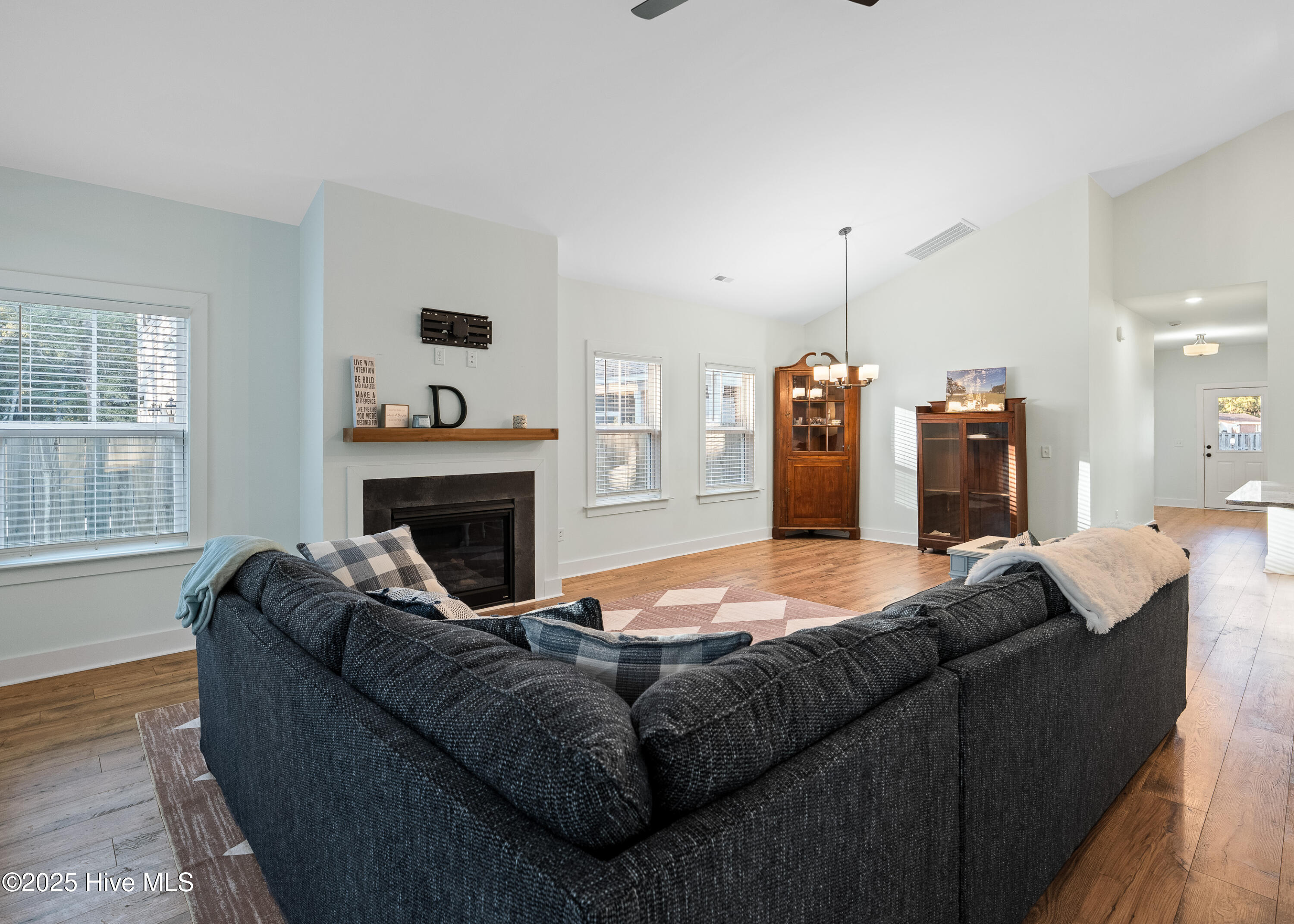 100539814 | Photo 19