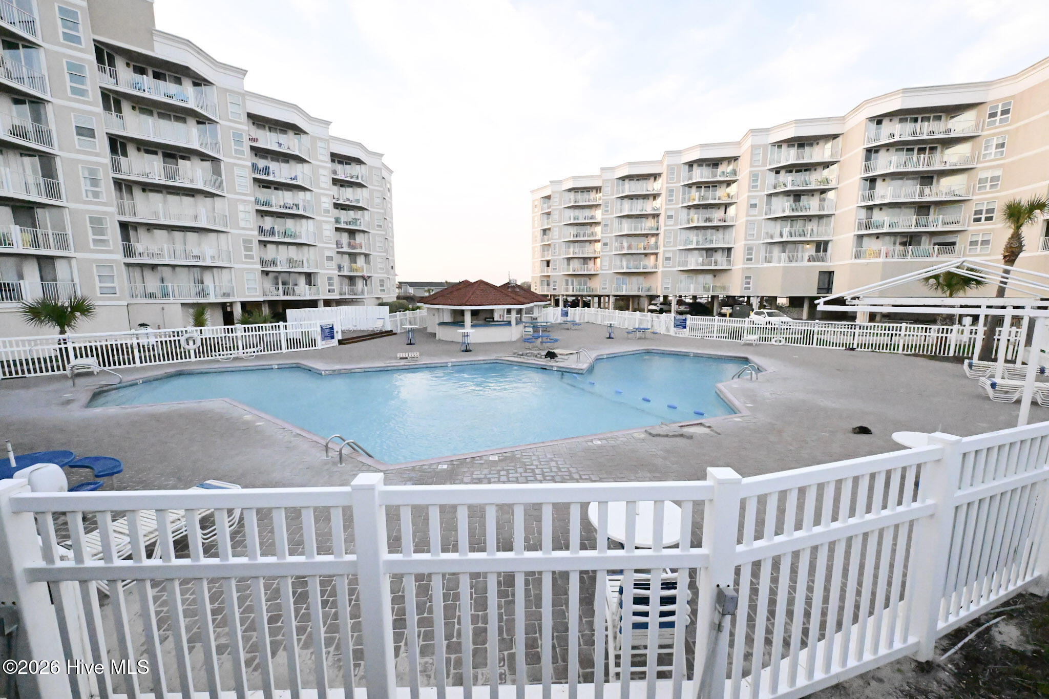 100563380 | Photo 24