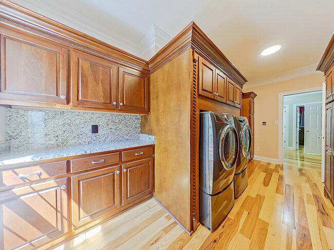 044_11-laundry_room_13